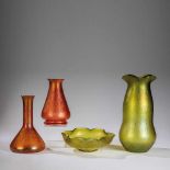 Drei Vasen und eine Schale