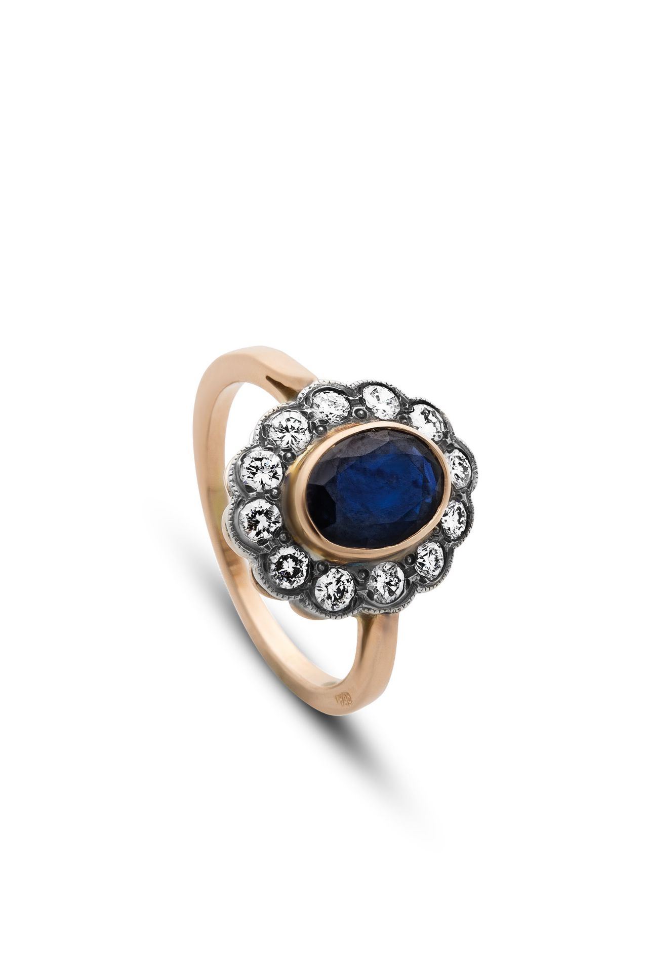 Saphir-Ring mit Diamanten