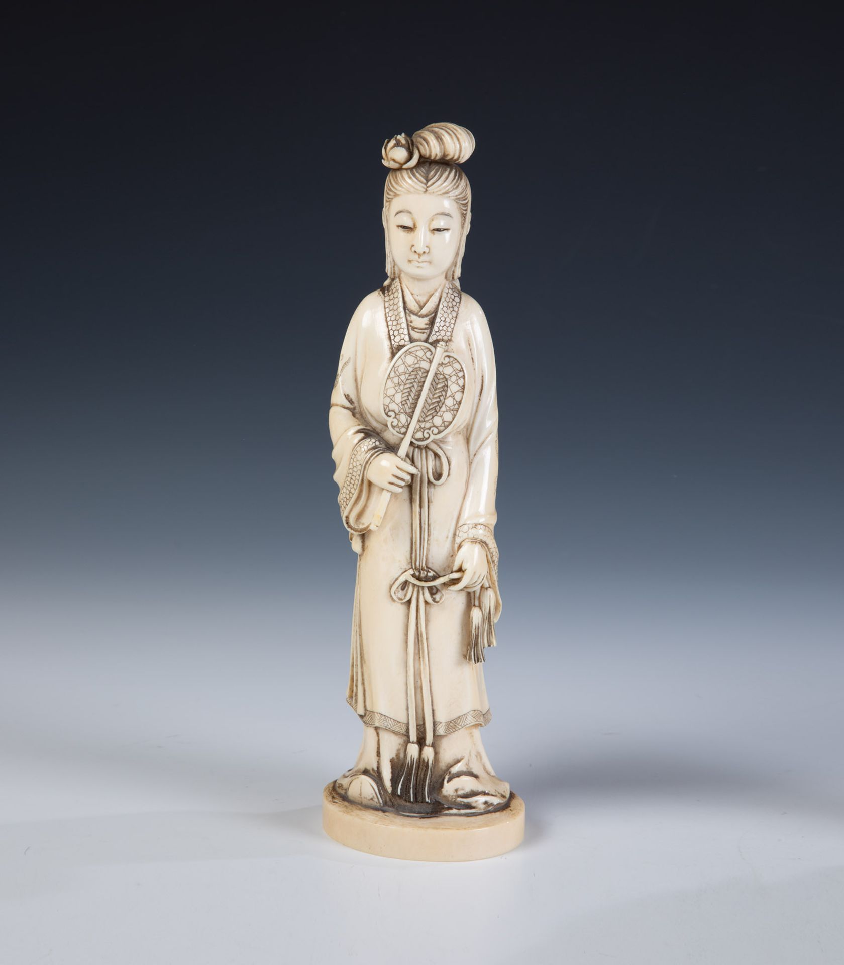 Guanyin mit Fächer