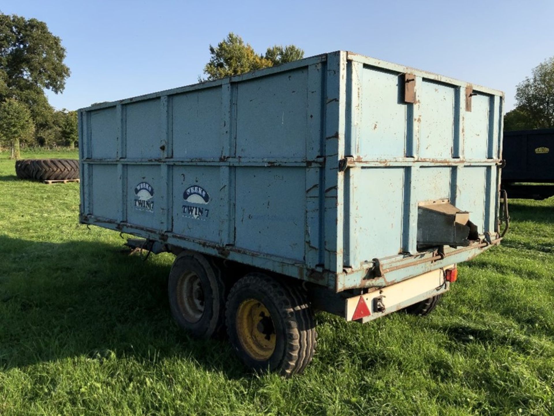 1977 Weeks Twin 7 Grain Trailer - Image 2 of 3