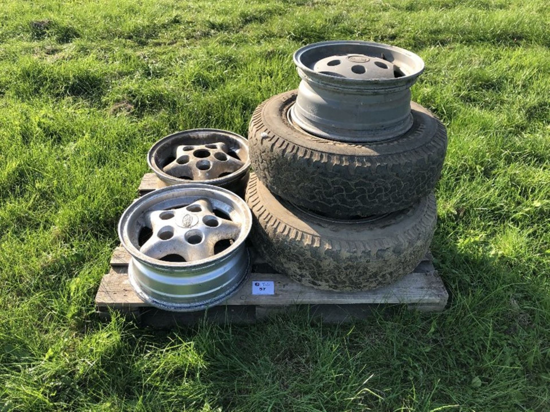 5 x Land Rover Alloy Wheel and 2 x Tyre