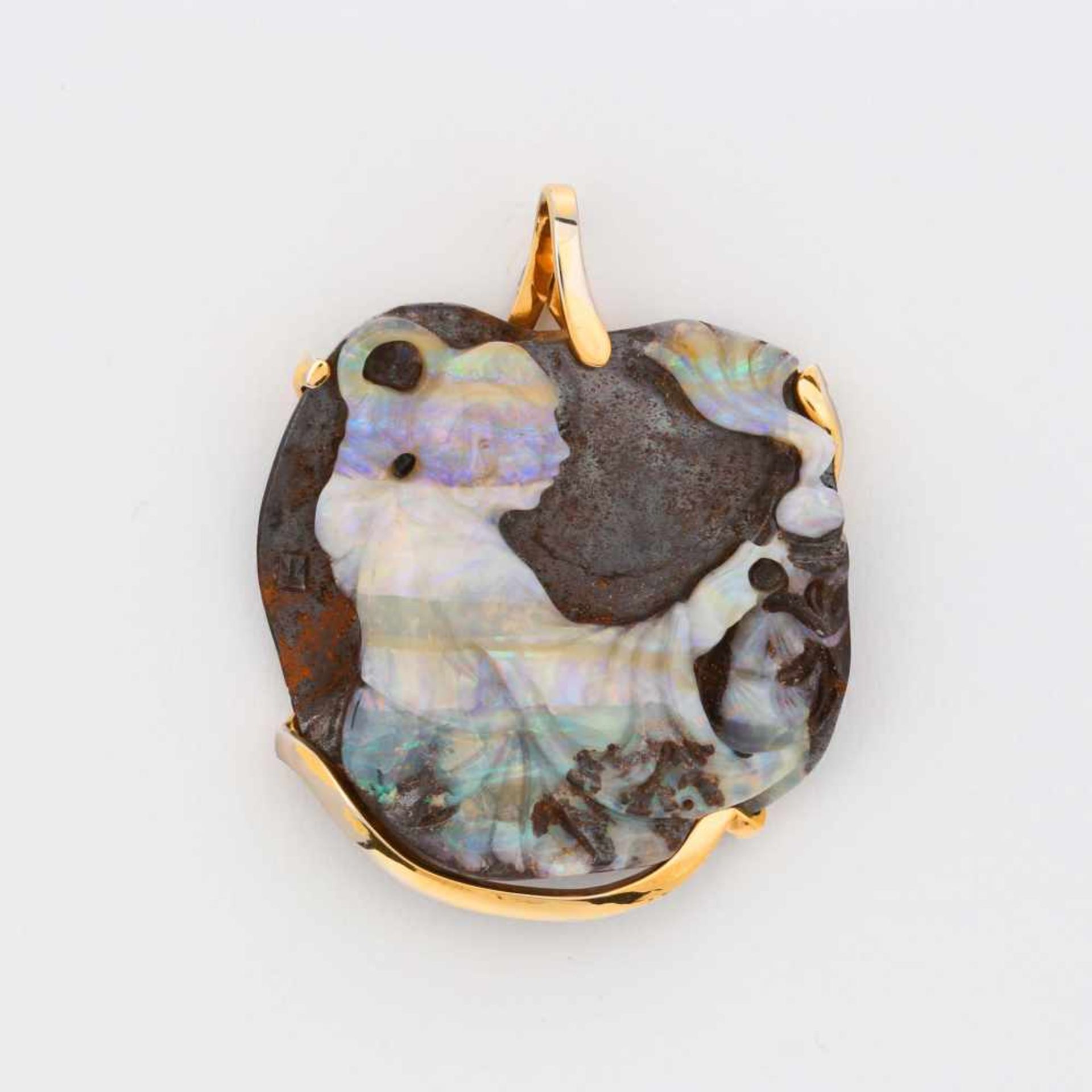 PENDANT WITH OPAL CARVING