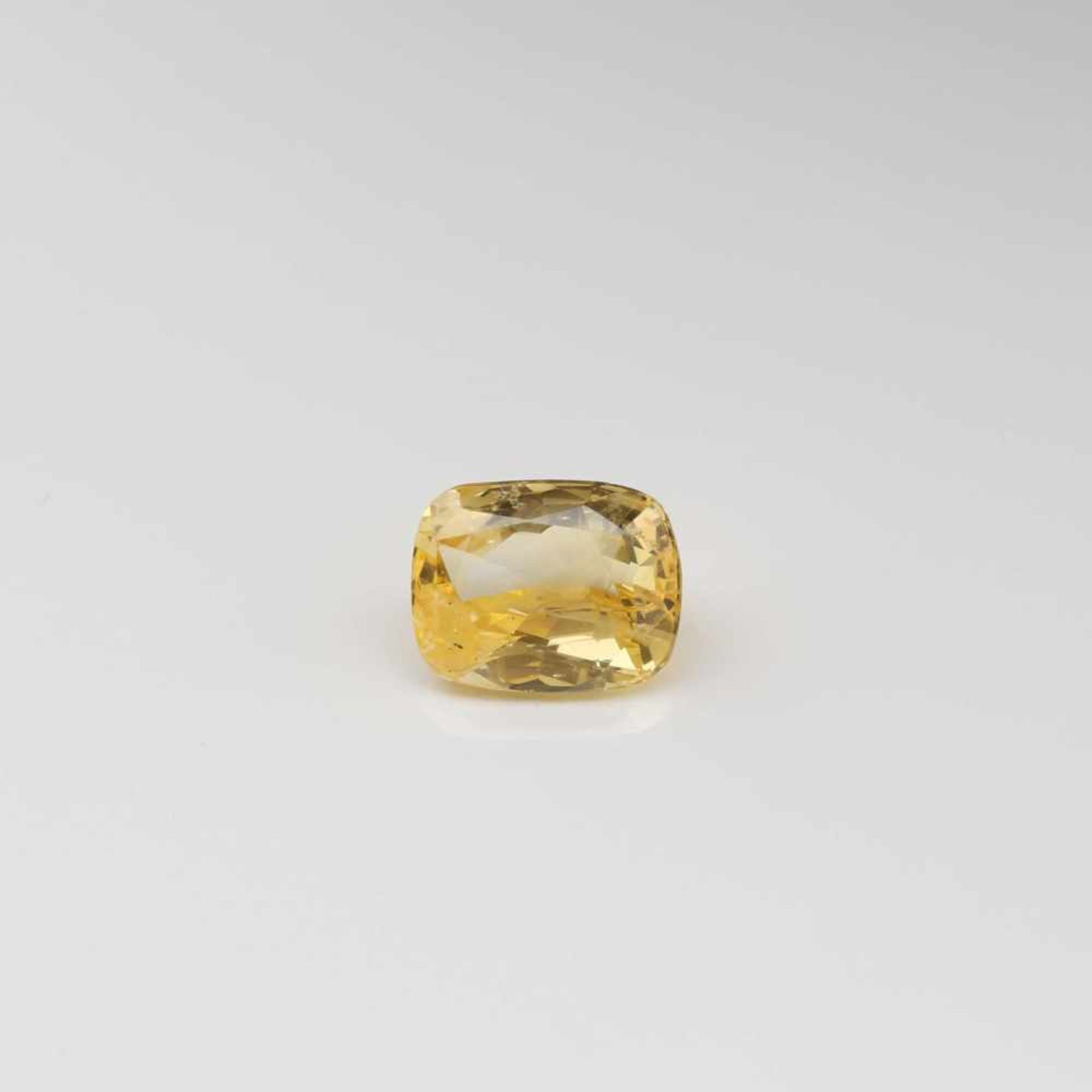 UNMOUNTED YELLOW SAPPHIRE, 7.903 CT