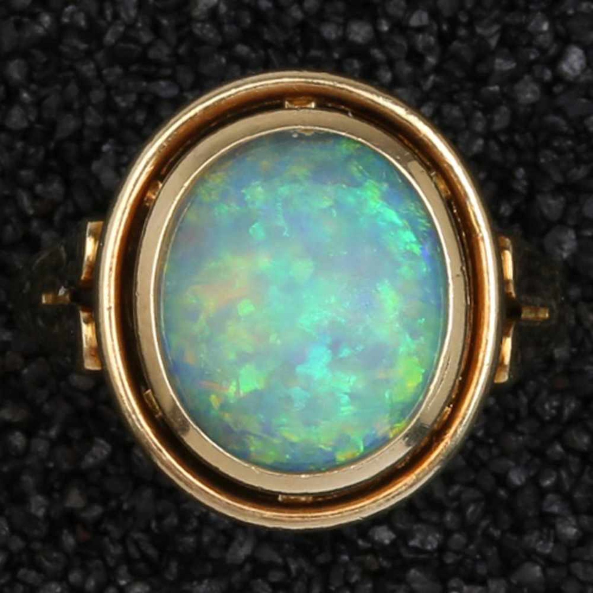 CRYSTAL-OPAL-RING