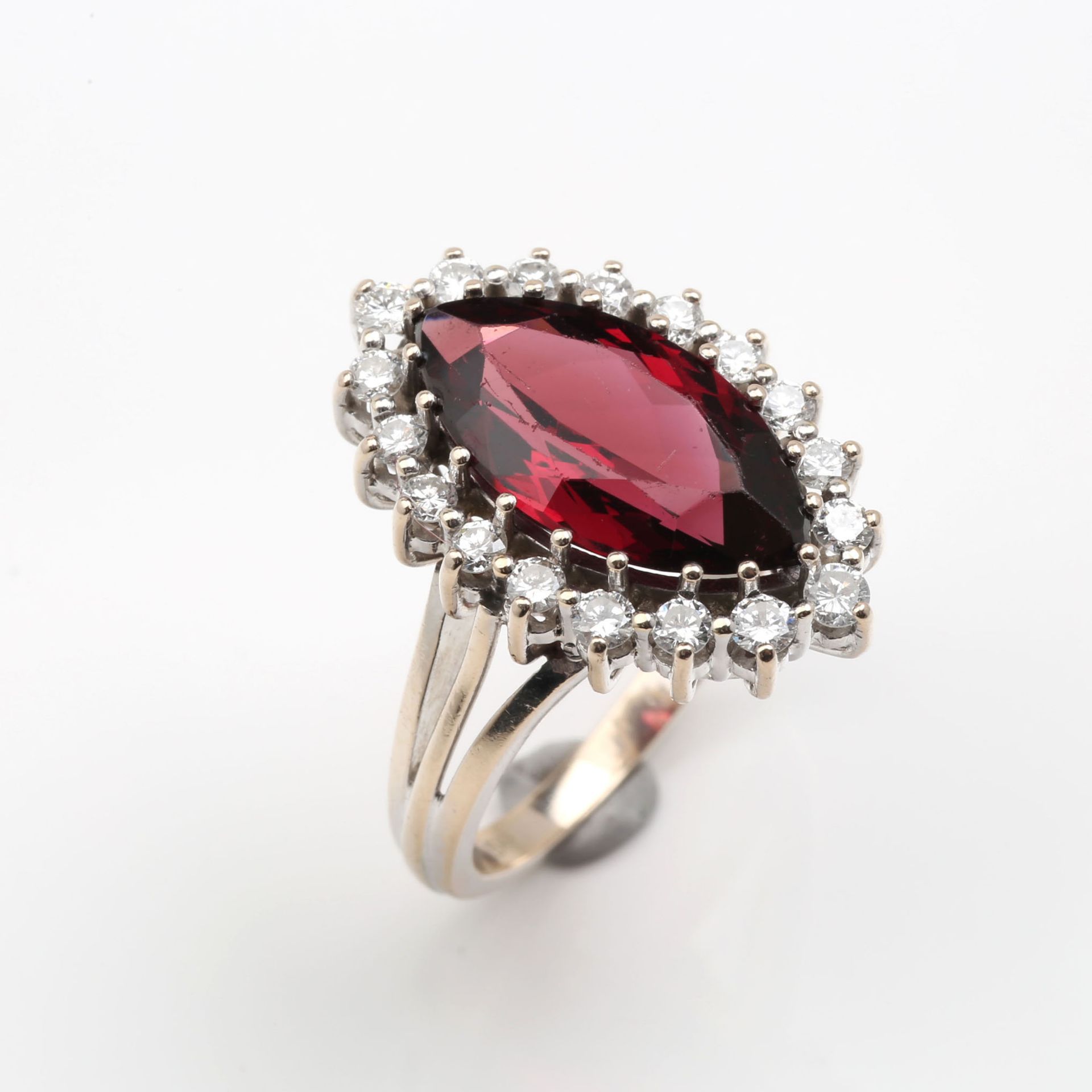 GARNET - DIAMOND - RING