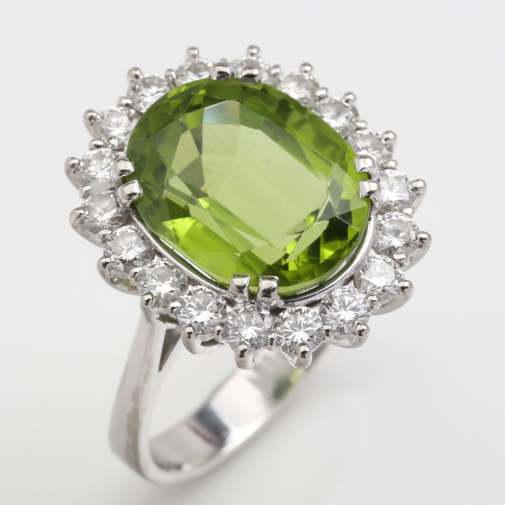 PERIDOT - DIAMOND - RING