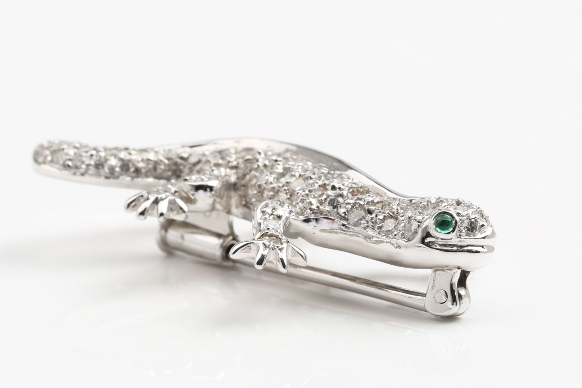 DIAMOND - EMERALD - BROOCH - Image 3 of 9