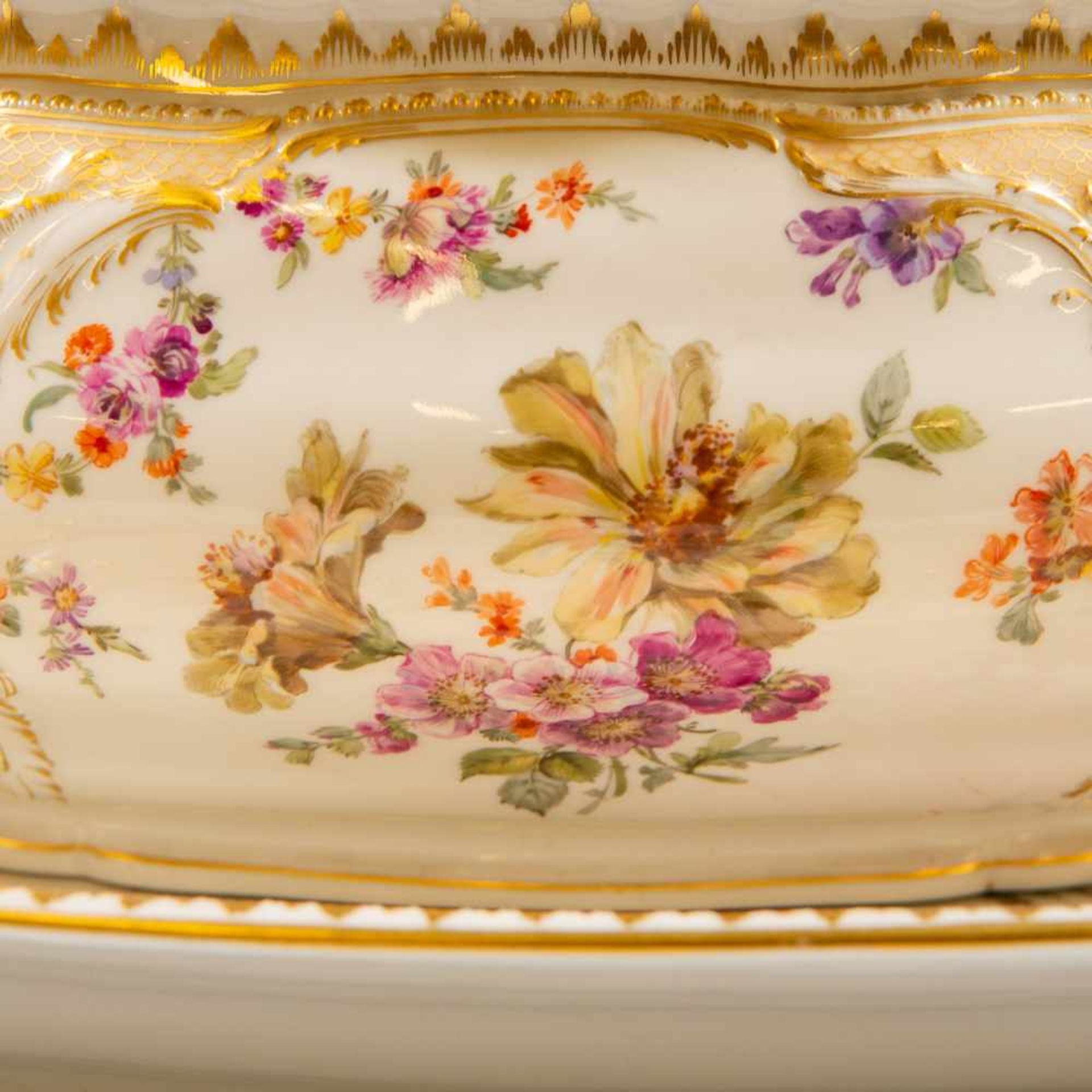 Exceptional dinner service of 66 pieces, handpainted decorations, Marked KPM. (1 small chip) Length: - Bild 14 aus 35