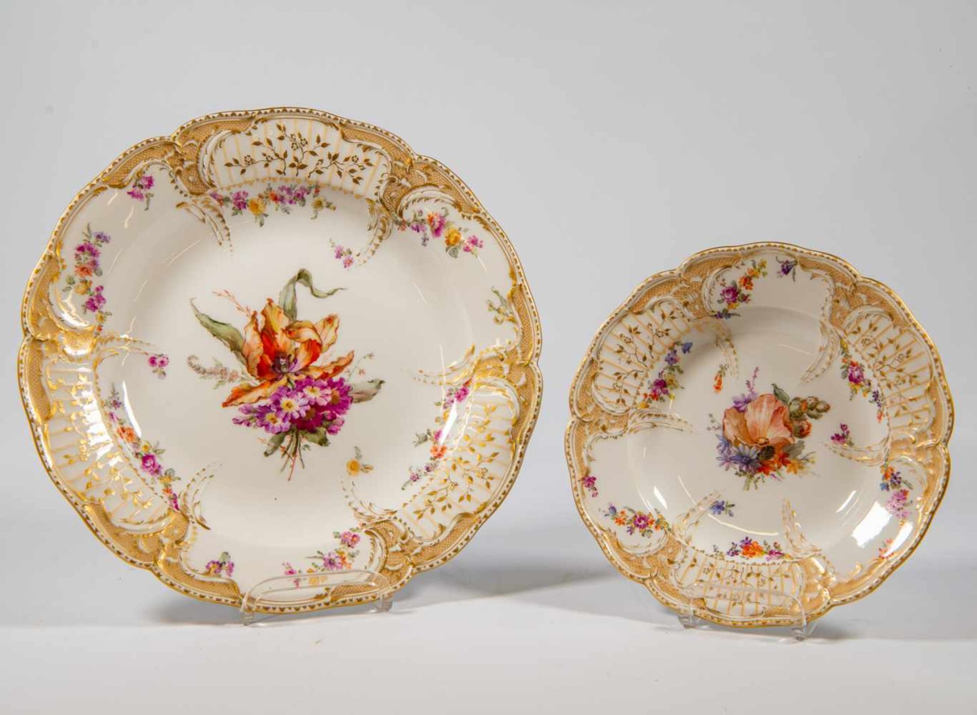 Exceptional dinner service of 66 pieces, handpainted decorations, Marked KPM. (1 small chip) Length: - Bild 31 aus 35