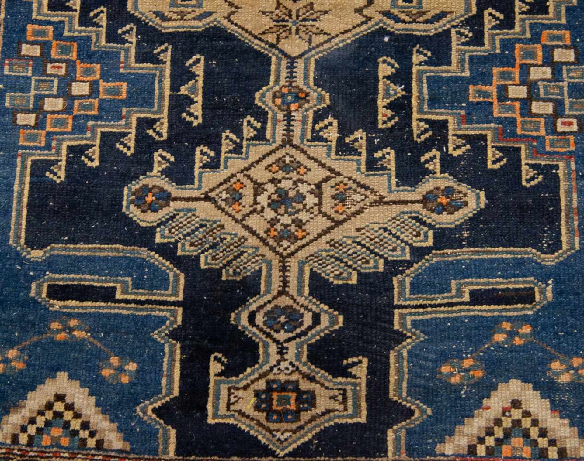 Hand-woven Carpet Length: 122 cm , Width: 186 cm, Hight: 0 cm, Diameter: 0 cm - Image 4 of 5