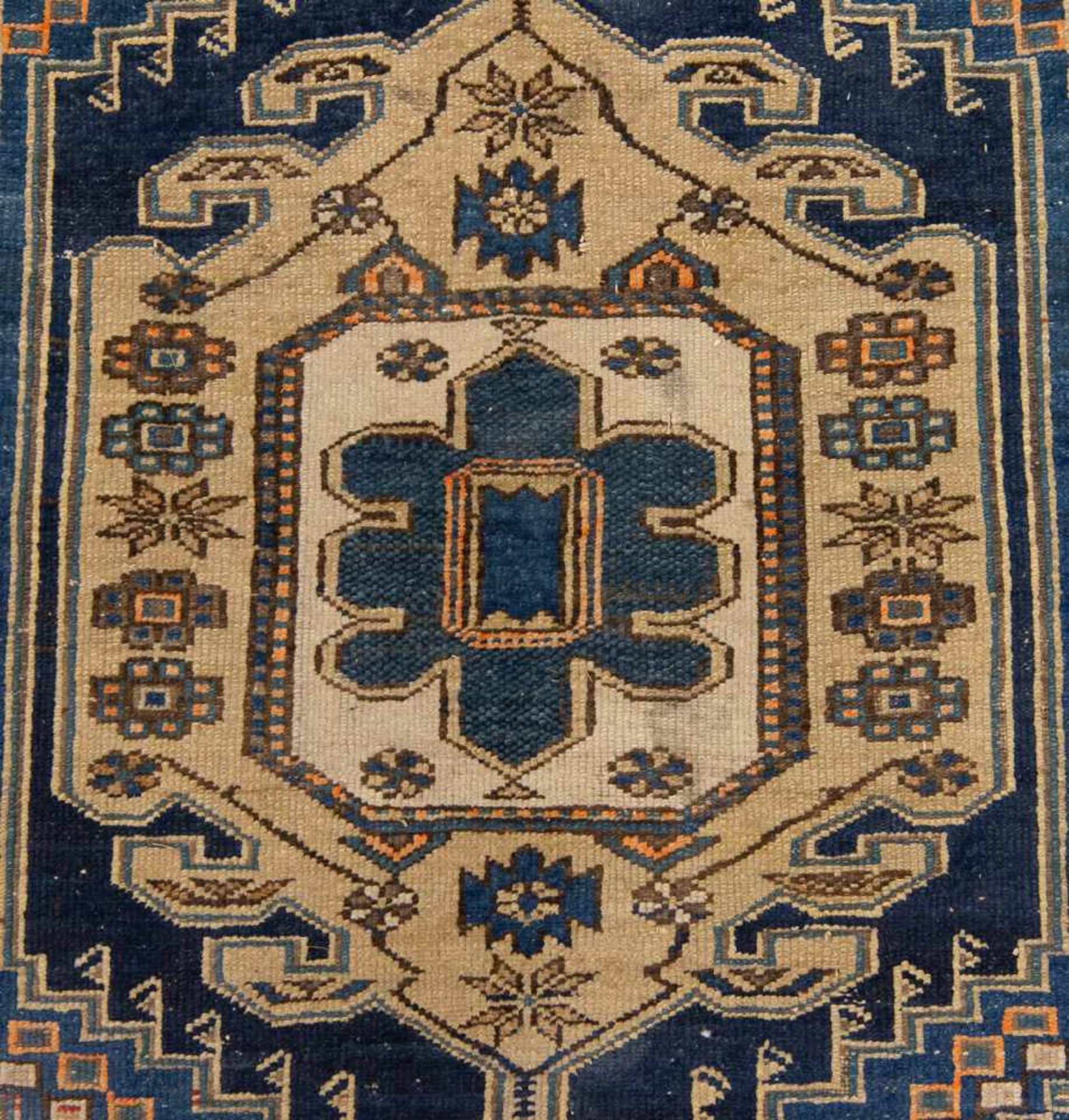 Hand-woven Carpet Length: 122 cm , Width: 186 cm, Hight: 0 cm, Diameter: 0 cm - Image 5 of 5