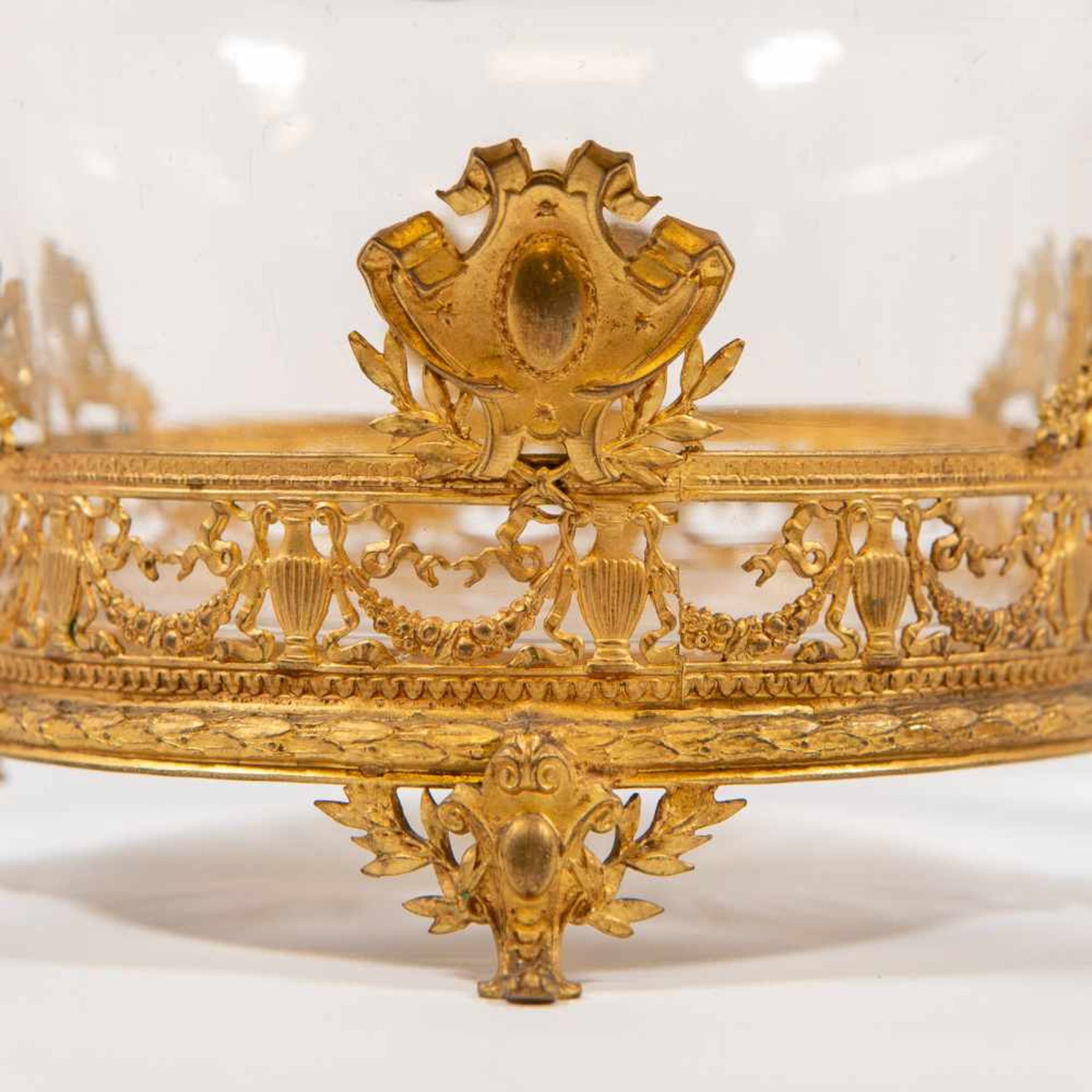 19th century bronze and etched glass bowl gold plated, decorated with flowers and putti. Length: 0 - Bild 5 aus 7