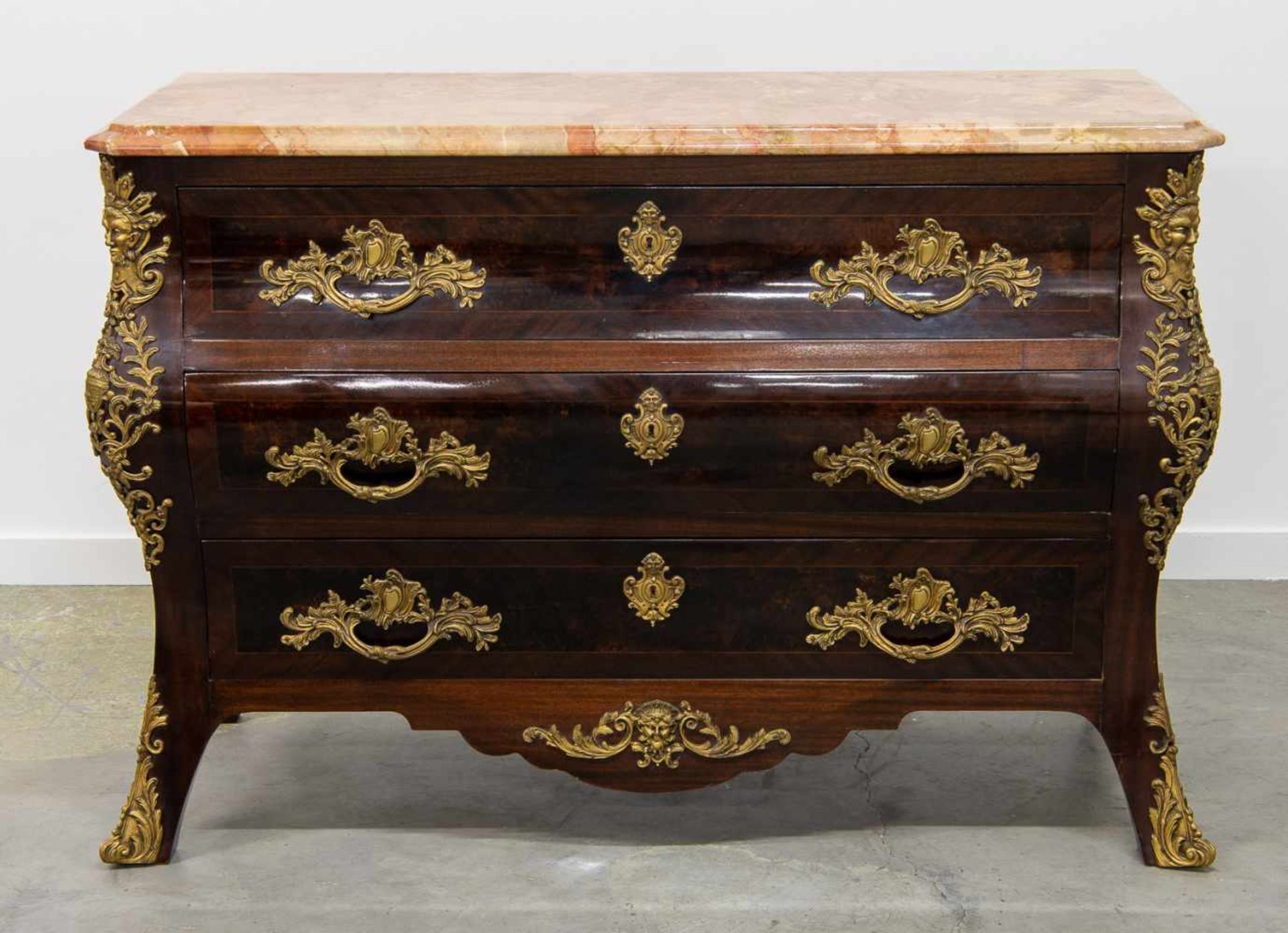 Bronze mounted commode with marble top. Made around 1950. Length: 90 cm , Width: 52 cm, Hight: 131 - Bild 2 aus 6