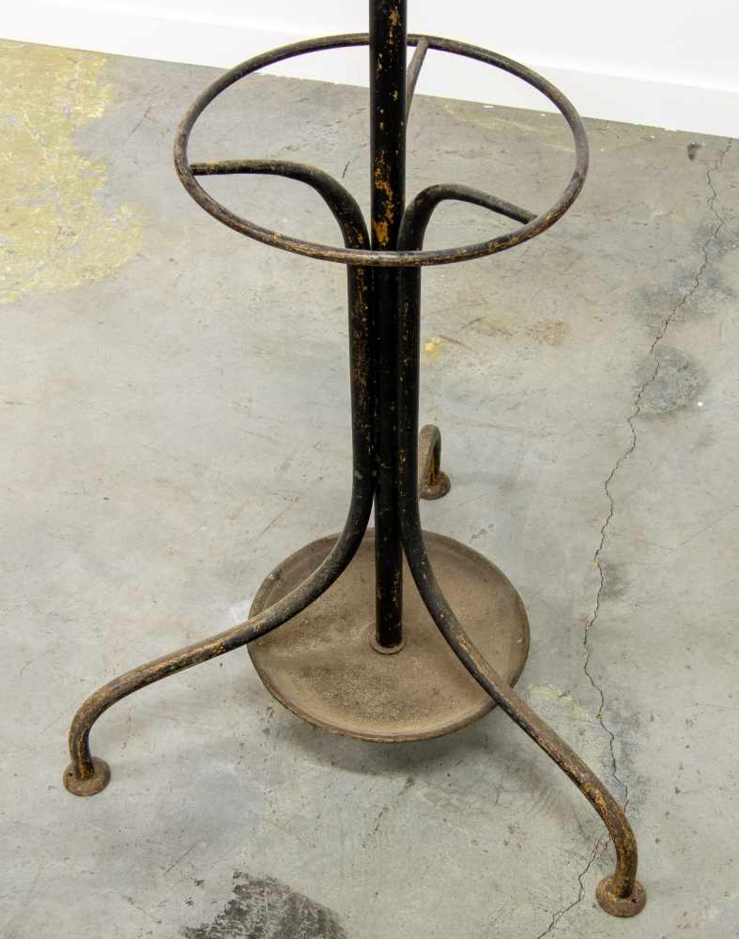 Coathanger KSC signed with nice patina. Length: 0 cm , Width: 0 cm, Hight: 95 cm, Diameter: 65 cm - Bild 3 aus 6