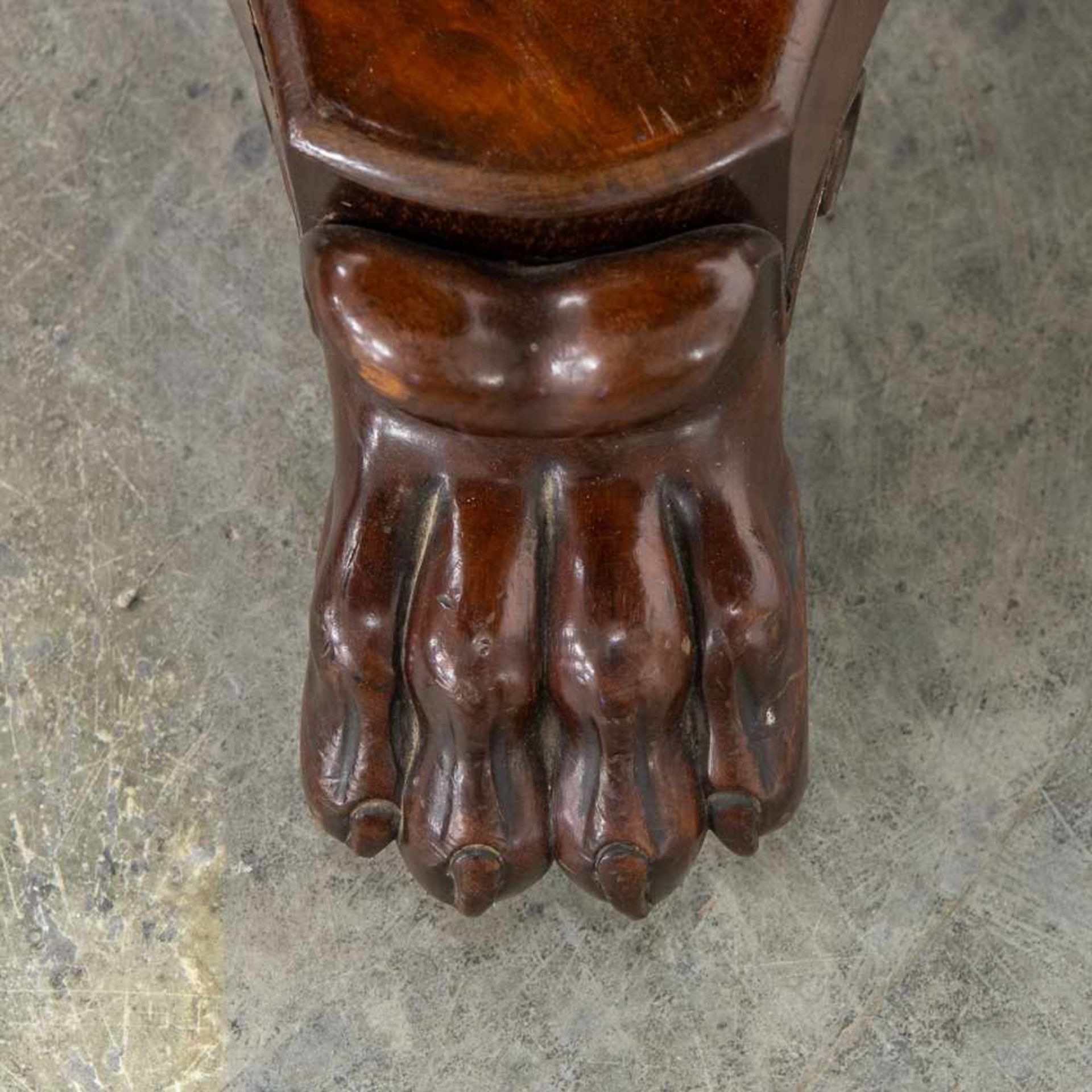 Mahogany table with claw feet Length: 0 cm , Width: 0 cm, Hight: 73,5 cm, Diameter: 99 cm - Bild 4 aus 5