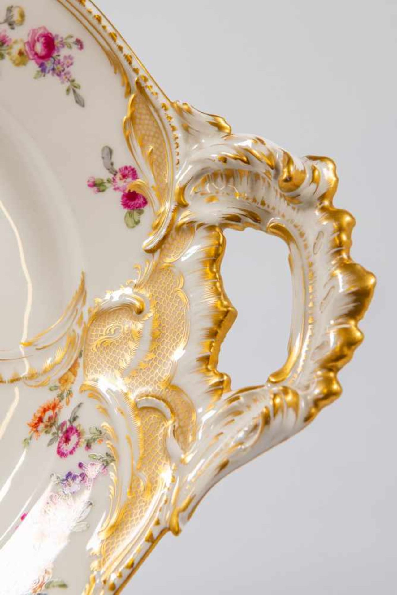 Exceptional dinner service of 66 pieces, handpainted decorations, Marked KPM. (1 small chip) Length: - Bild 21 aus 35