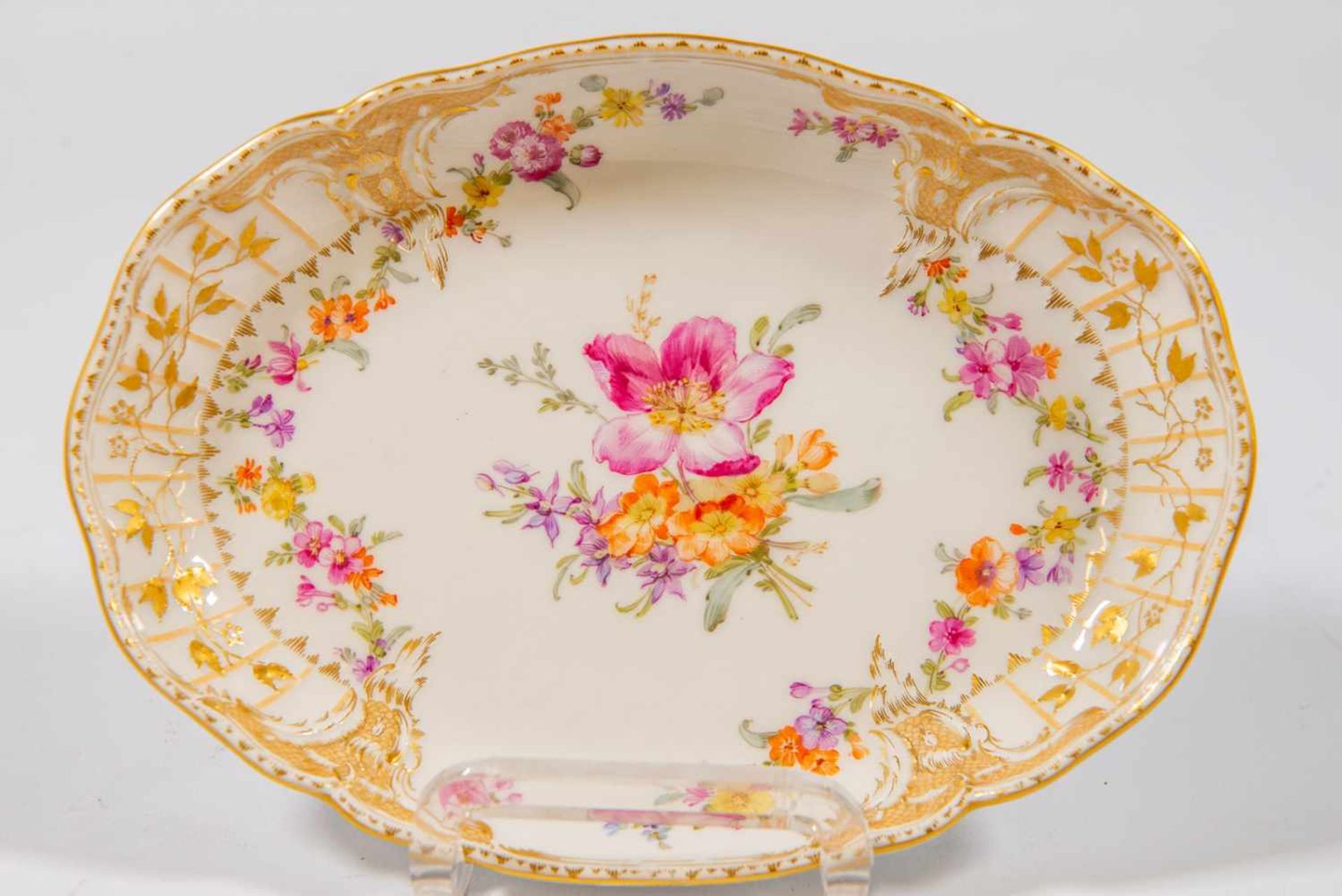 Exceptional dinner service of 66 pieces, handpainted decorations, Marked KPM. (1 small chip) Length: - Bild 29 aus 35