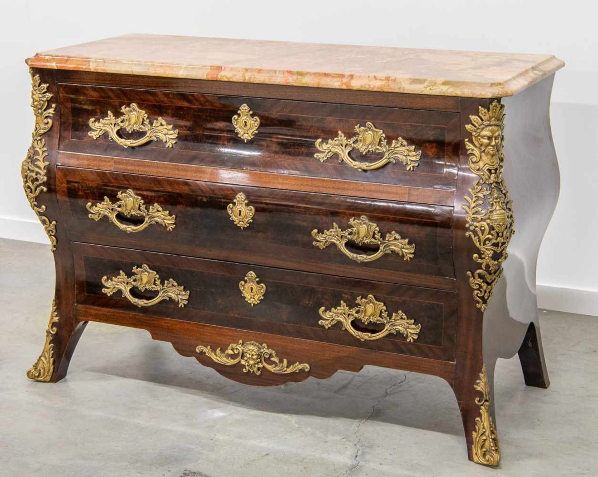 Bronze mounted commode with marble top. Made around 1950. Length: 90 cm , Width: 52 cm, Hight: 131 - Bild 3 aus 6