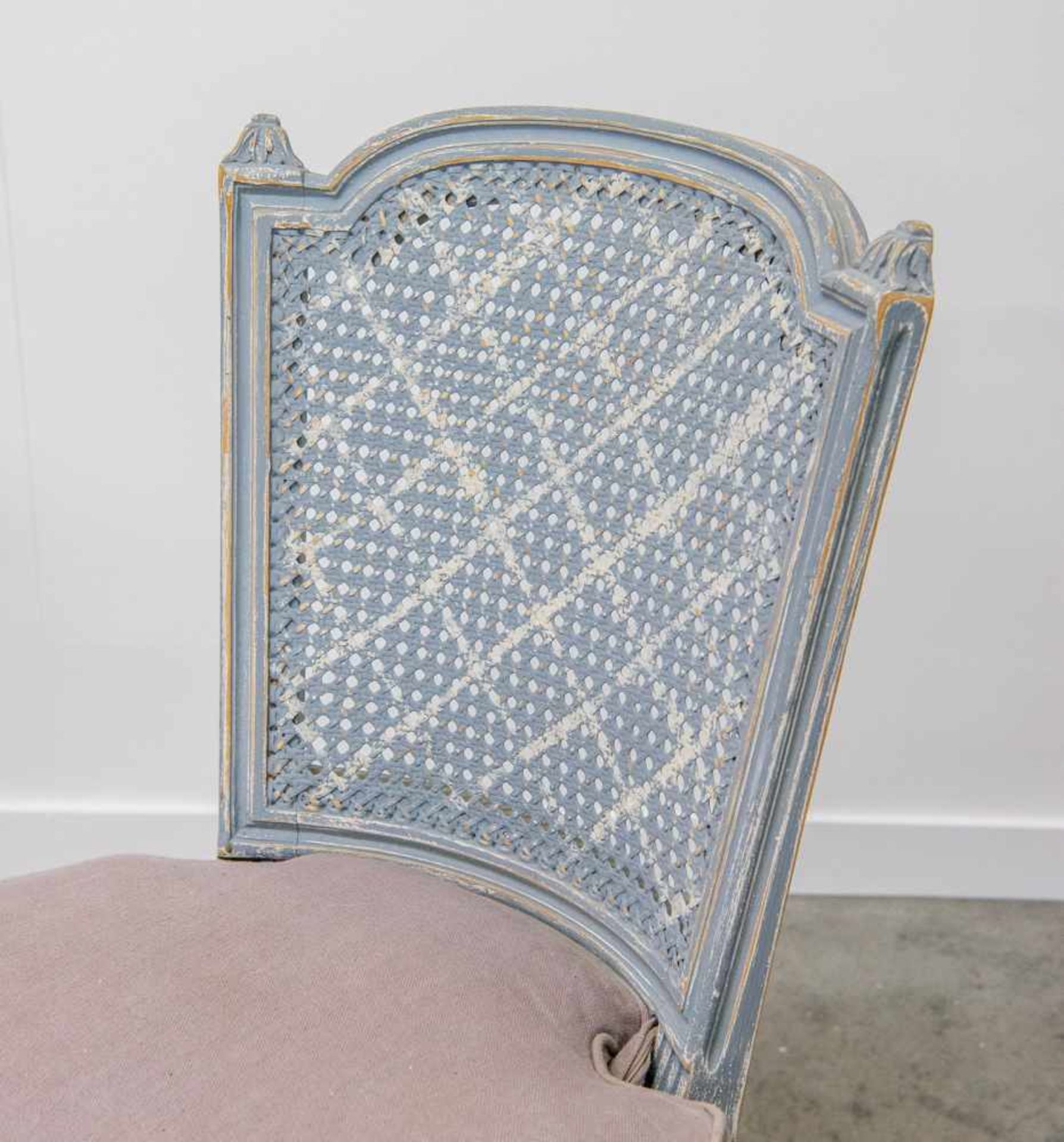 Set of 6 chairs in Louis XVI style, patinated blue and finished with a cushion. (1 to restore) - Bild 5 aus 9