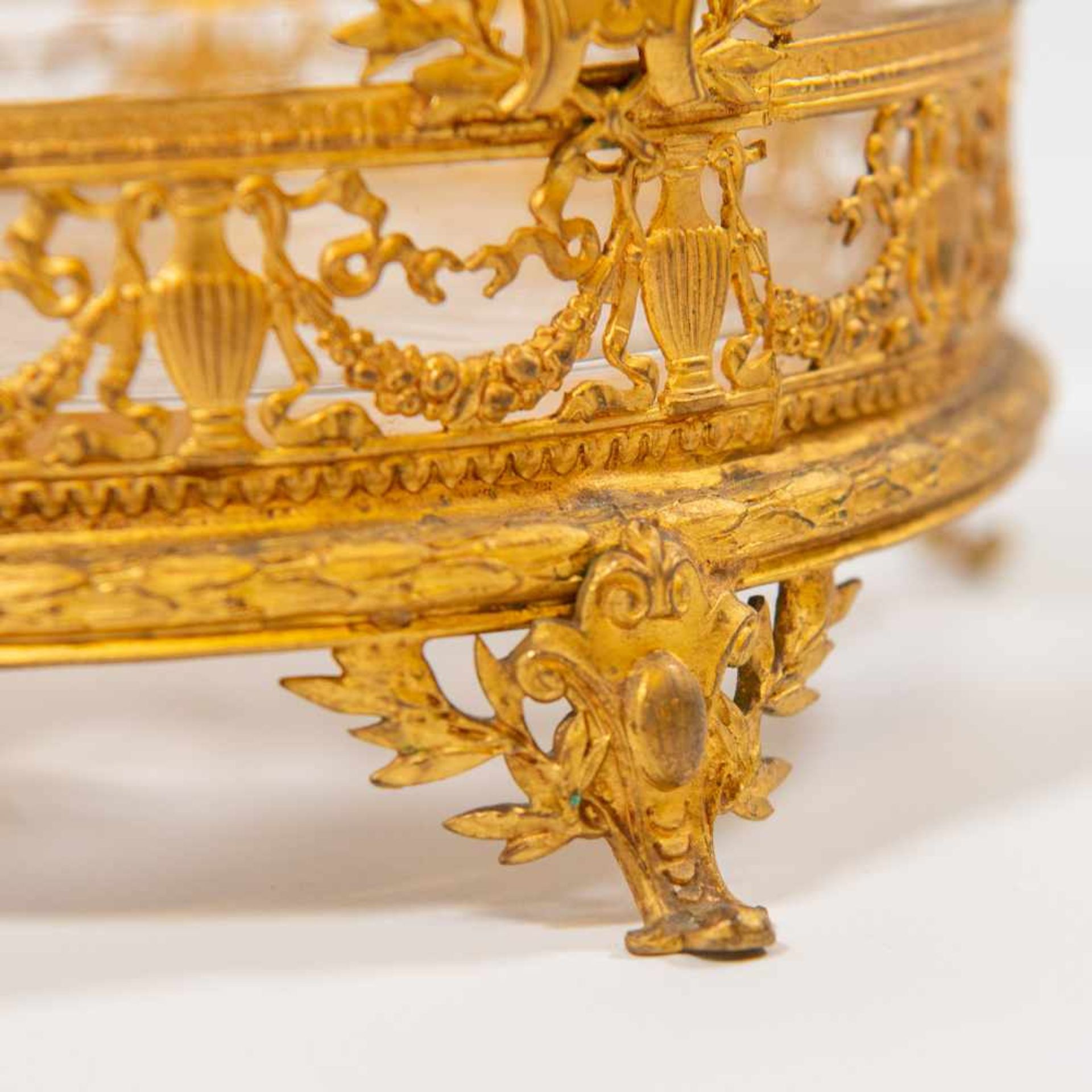 19th century bronze and etched glass bowl gold plated, decorated with flowers and putti. Length: 0 - Bild 6 aus 7
