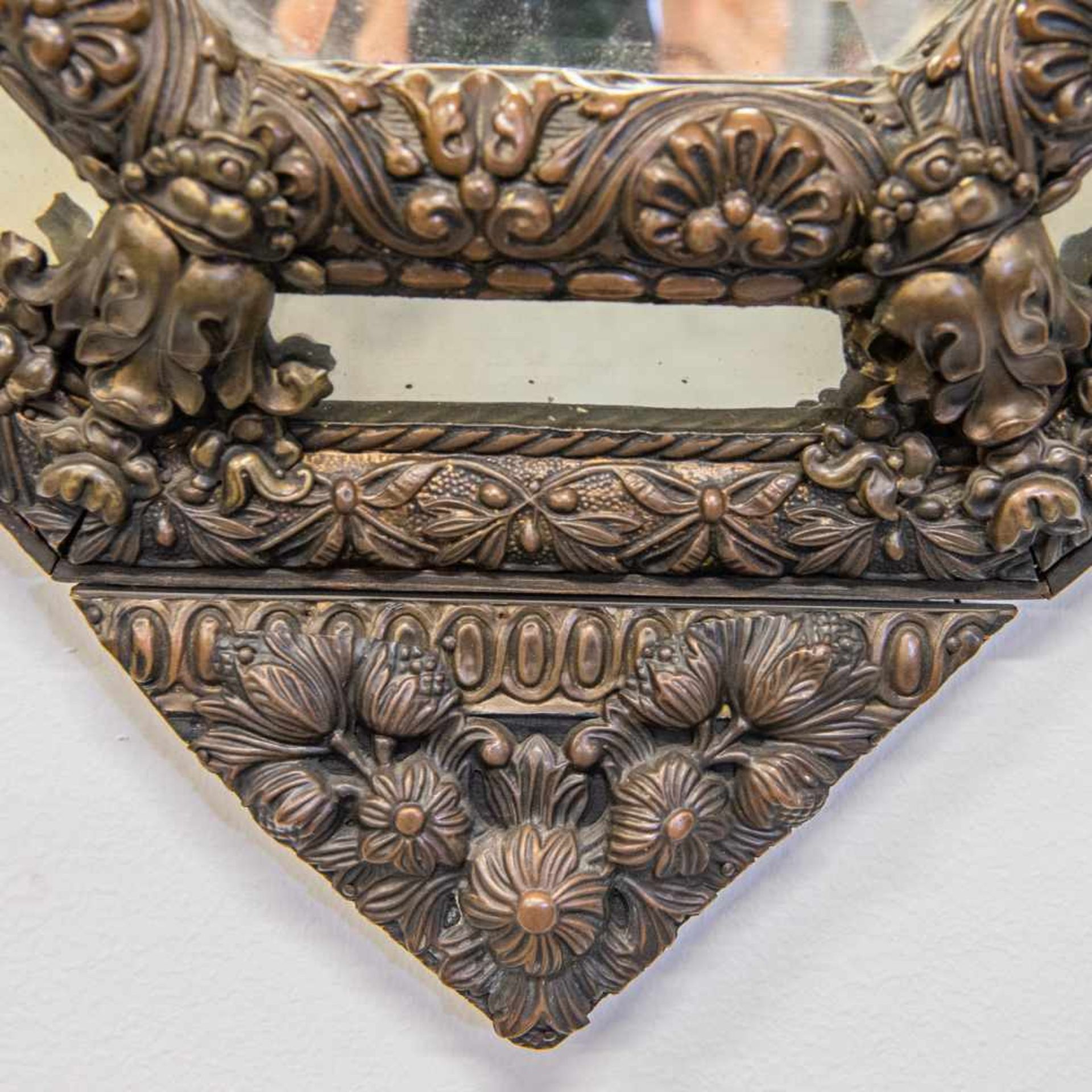 Mirror, baroque style, copper on wood Length: 0 cm , Width: 48 cm, Hight: 89 cm, Diameter: 0 cm - Bild 3 aus 6