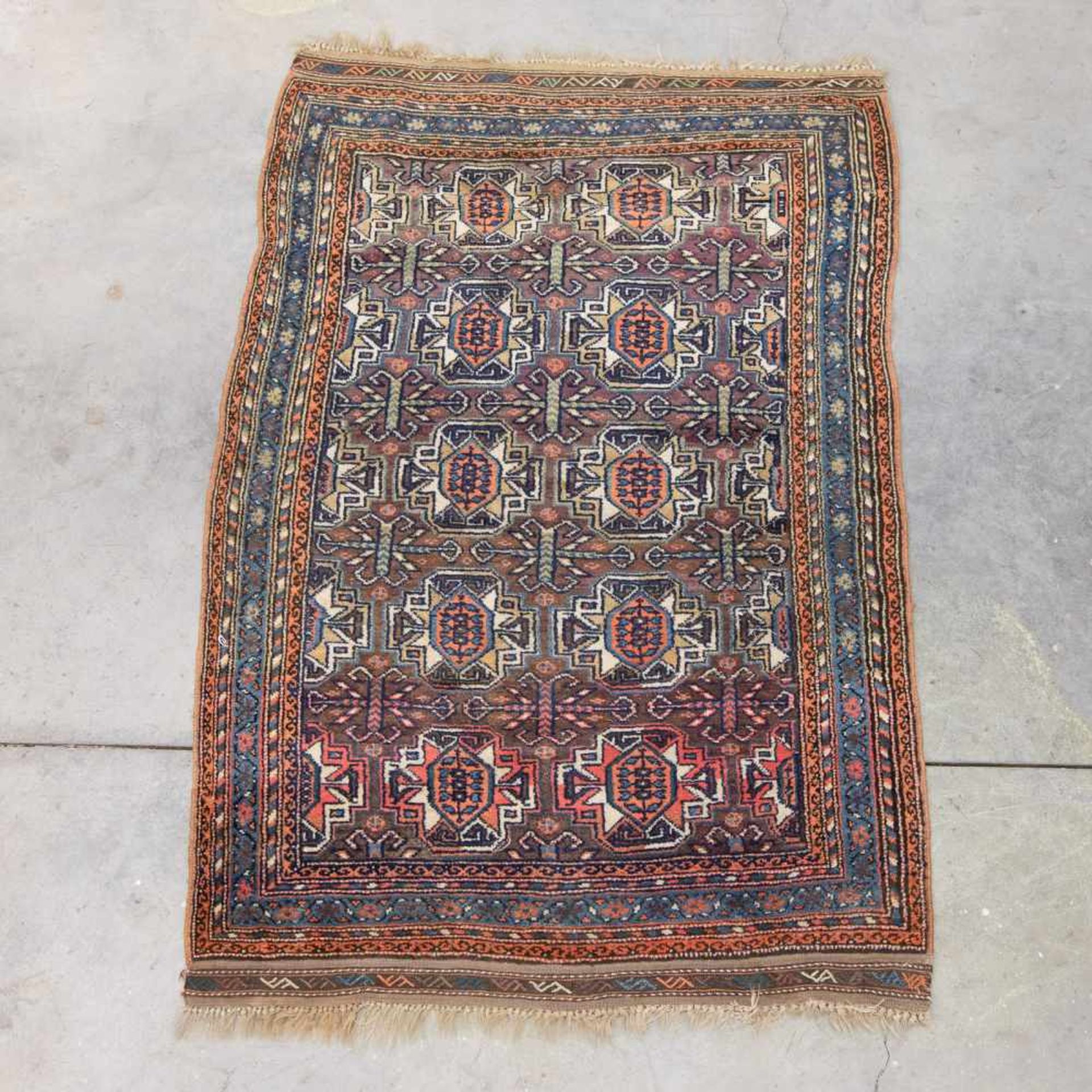 Hand-woven Carpet Length: 132 cm , Width: 199 cm, Hight: 0 cm, Diameter: 0 cm