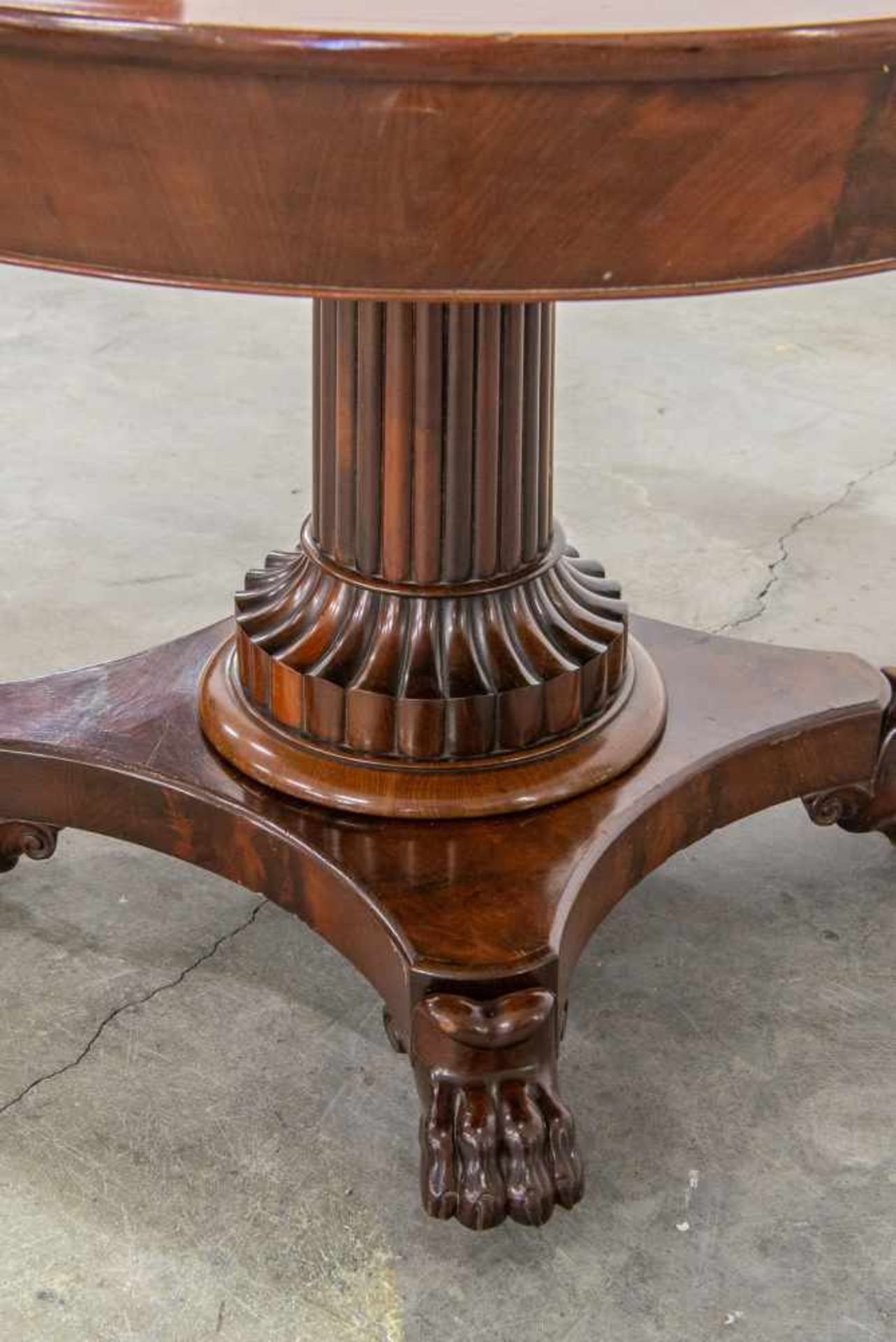 Mahogany table with claw feet Length: 0 cm , Width: 0 cm, Hight: 73,5 cm, Diameter: 99 cm - Bild 3 aus 5