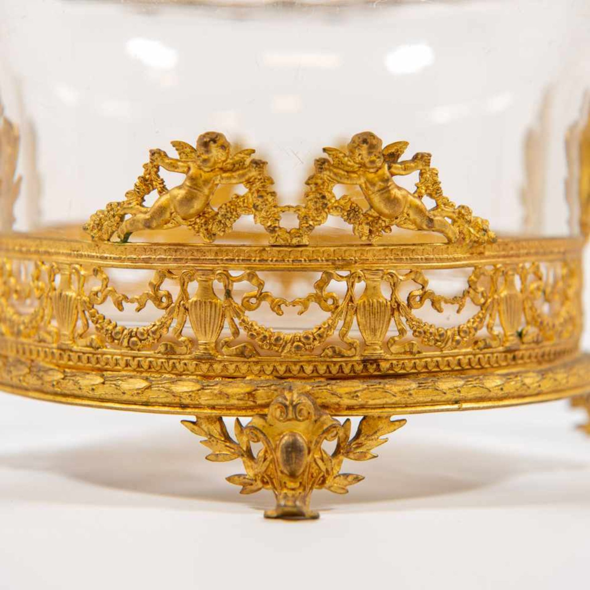 19th century bronze and etched glass bowl gold plated, decorated with flowers and putti. Length: 0 - Bild 3 aus 7