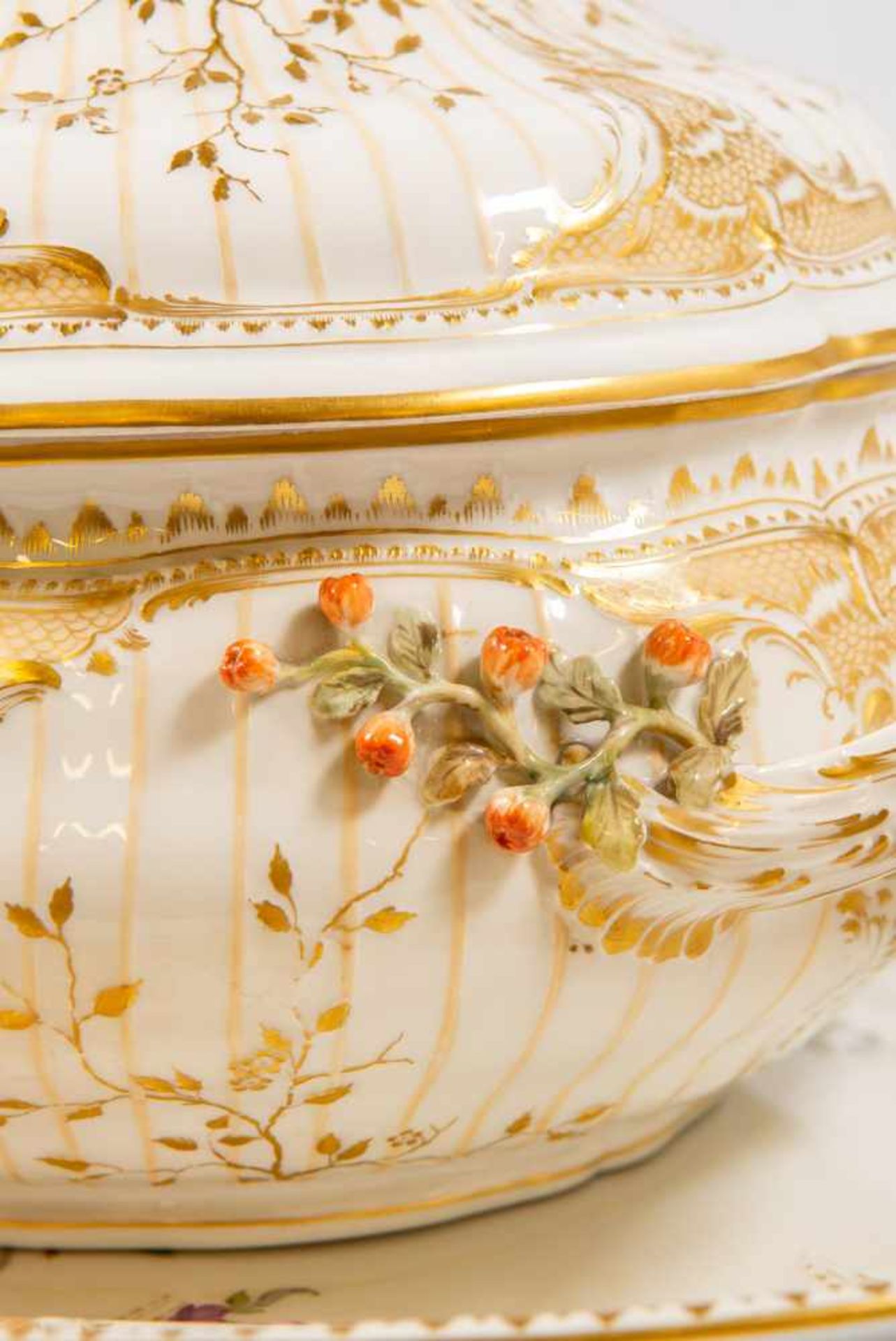 Exceptional dinner service of 66 pieces, handpainted decorations, Marked KPM. (1 small chip) Length: - Bild 16 aus 35