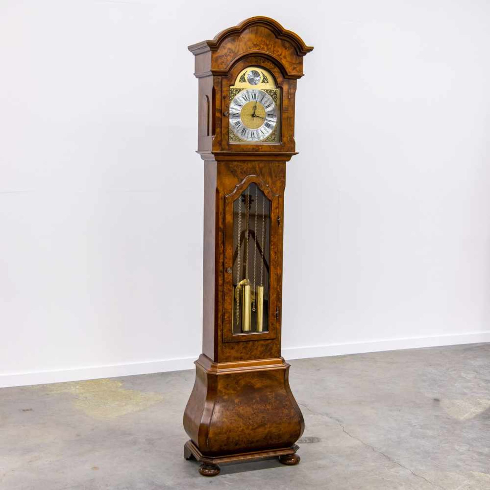 Standing clock with Westminster Chimes, made from burl veneer. Made around 1970. Length: 57 cm , - Bild 2 aus 6