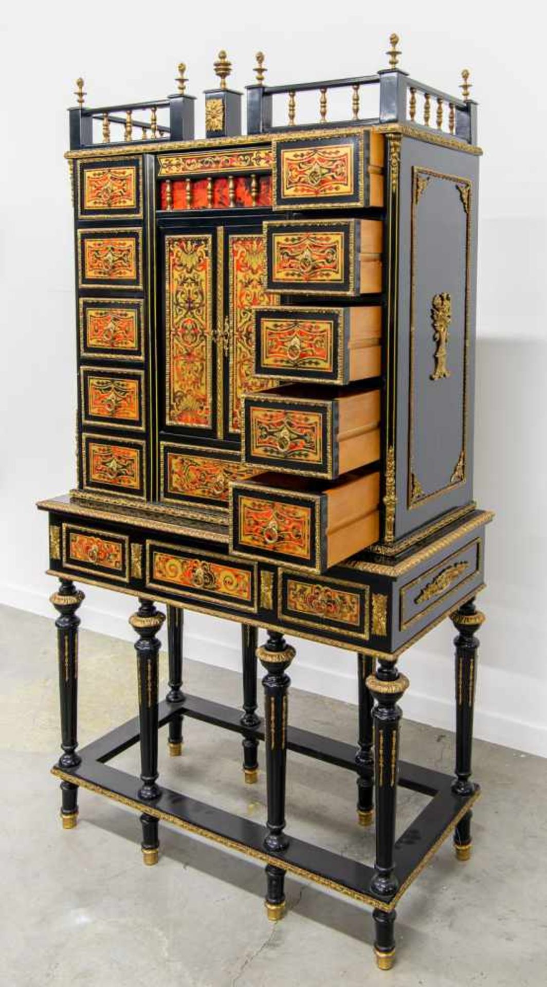 1970's made Boulle cabinet. Length: 95 cm , Width: 48 cm, Hight: 181 cm, Diameter: 0 cm - Bild 4 aus 7