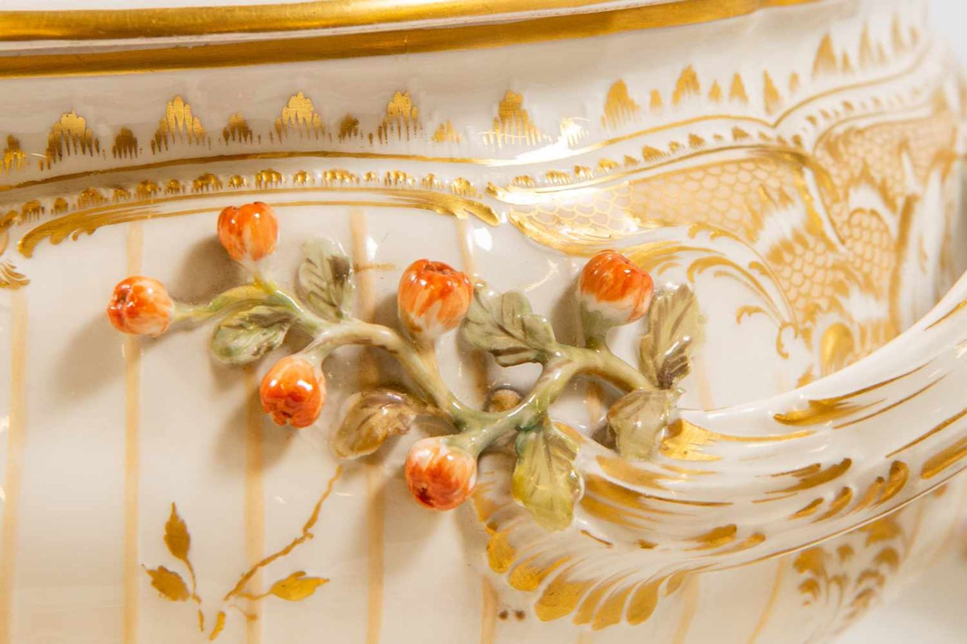 Exceptional dinner service of 66 pieces, handpainted decorations, Marked KPM. (1 small chip) Length: - Bild 15 aus 35