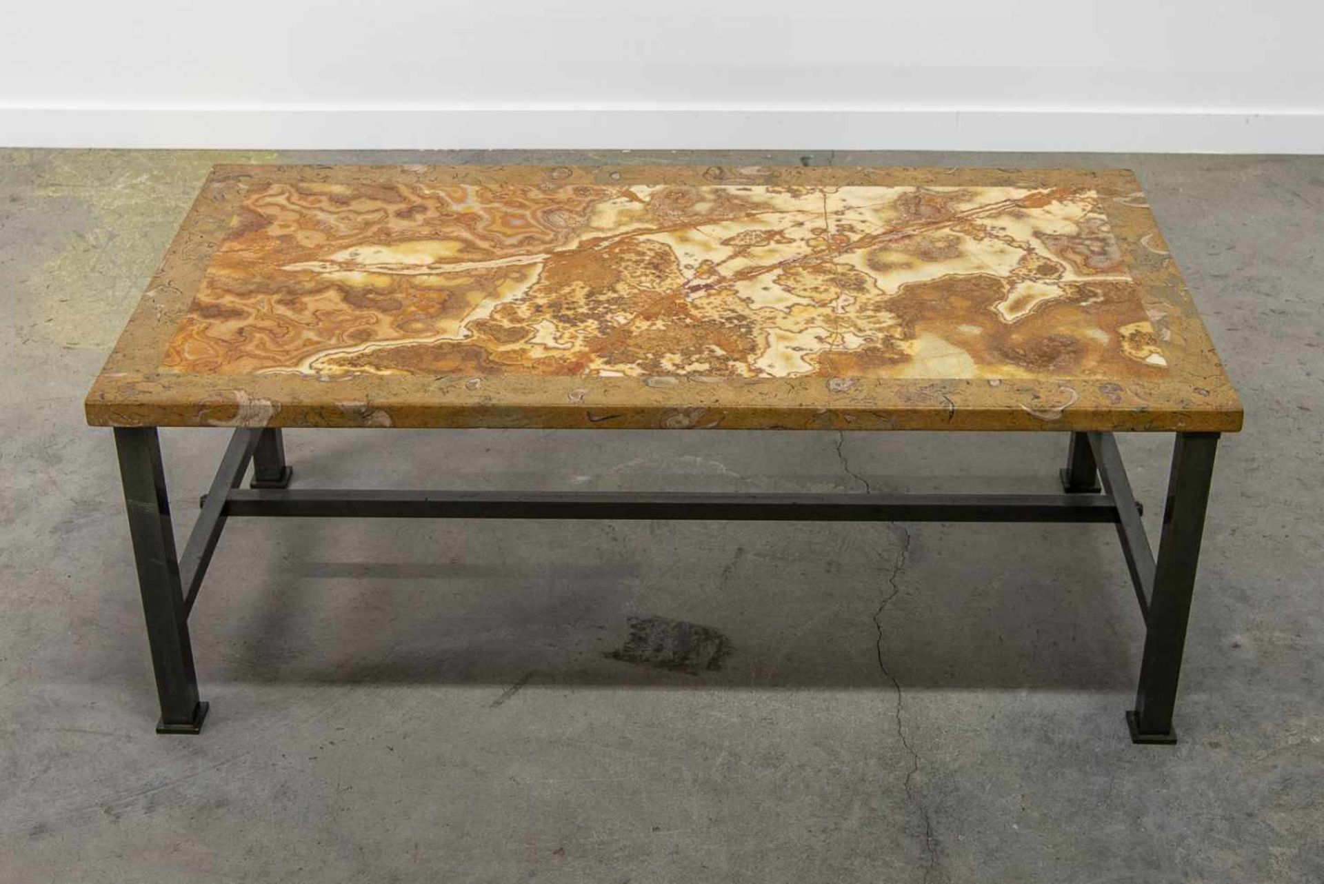 Coffee table, onyx top on metal base Length: 118 cm , Width: 60,5 cm, Hight: 46 cm, Diameter: 0 cm - Bild 2 aus 9