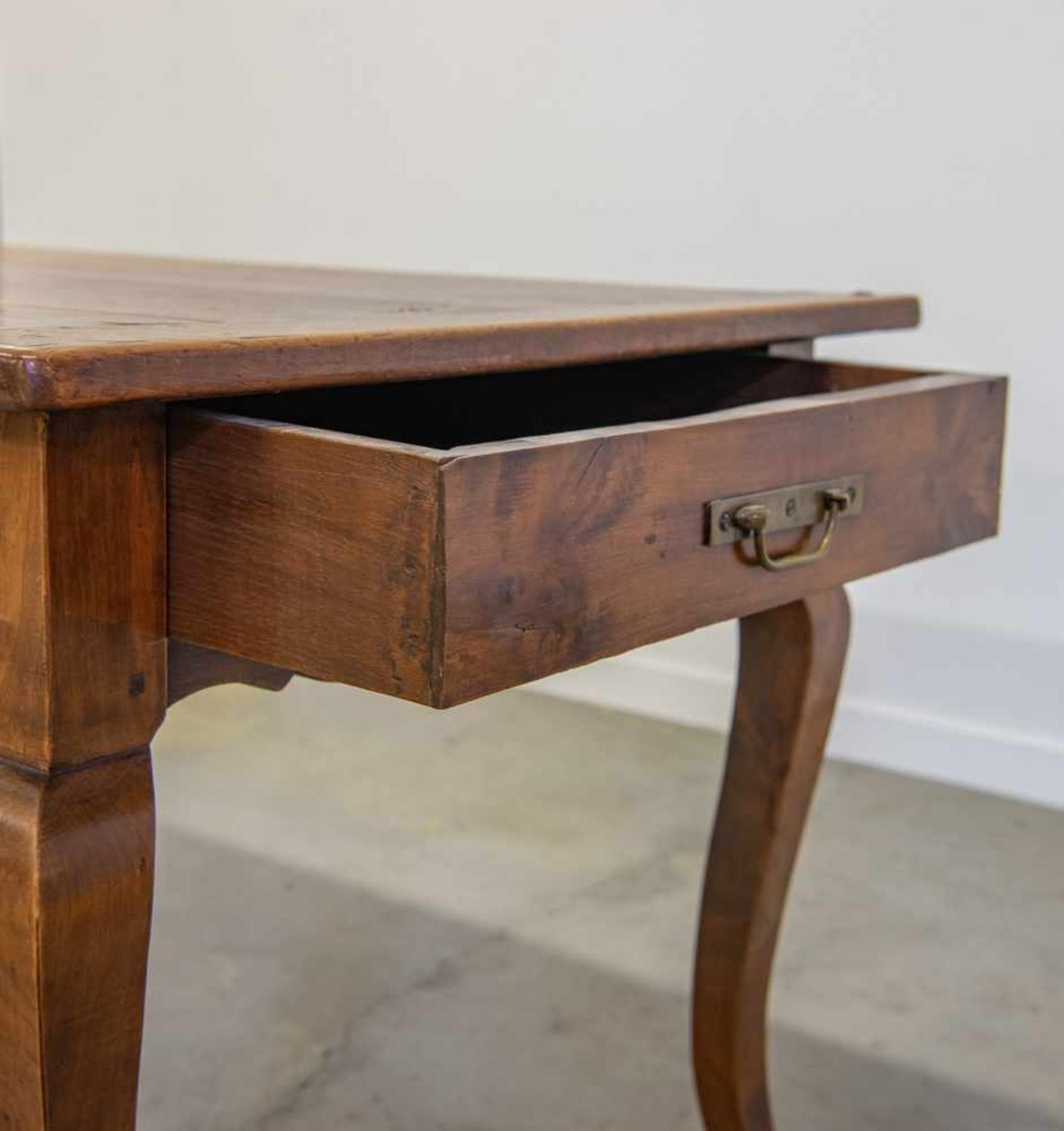 18th century dining room table, with drawer. Length: 175 cm , Width: 75 cm, Hight: 76 cm, - Bild 4 aus 8