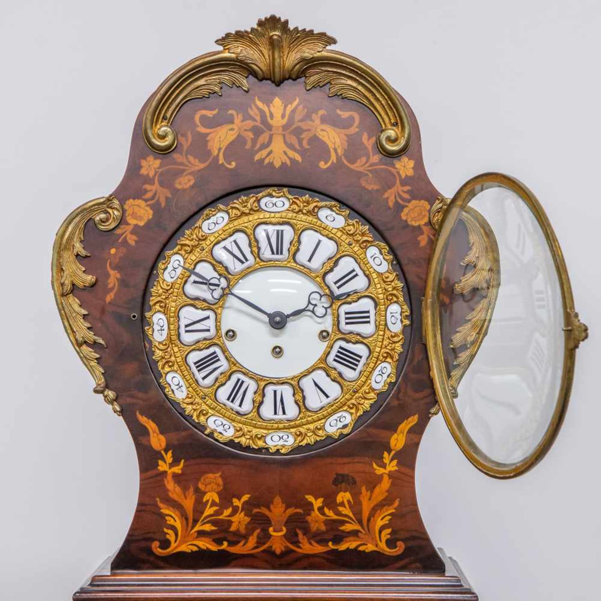 Stainding clock, marquetry inlay and mounted bronze. 1970 Length: 0 cm , Width: 59 cm, Hight: 205 - Bild 4 aus 9