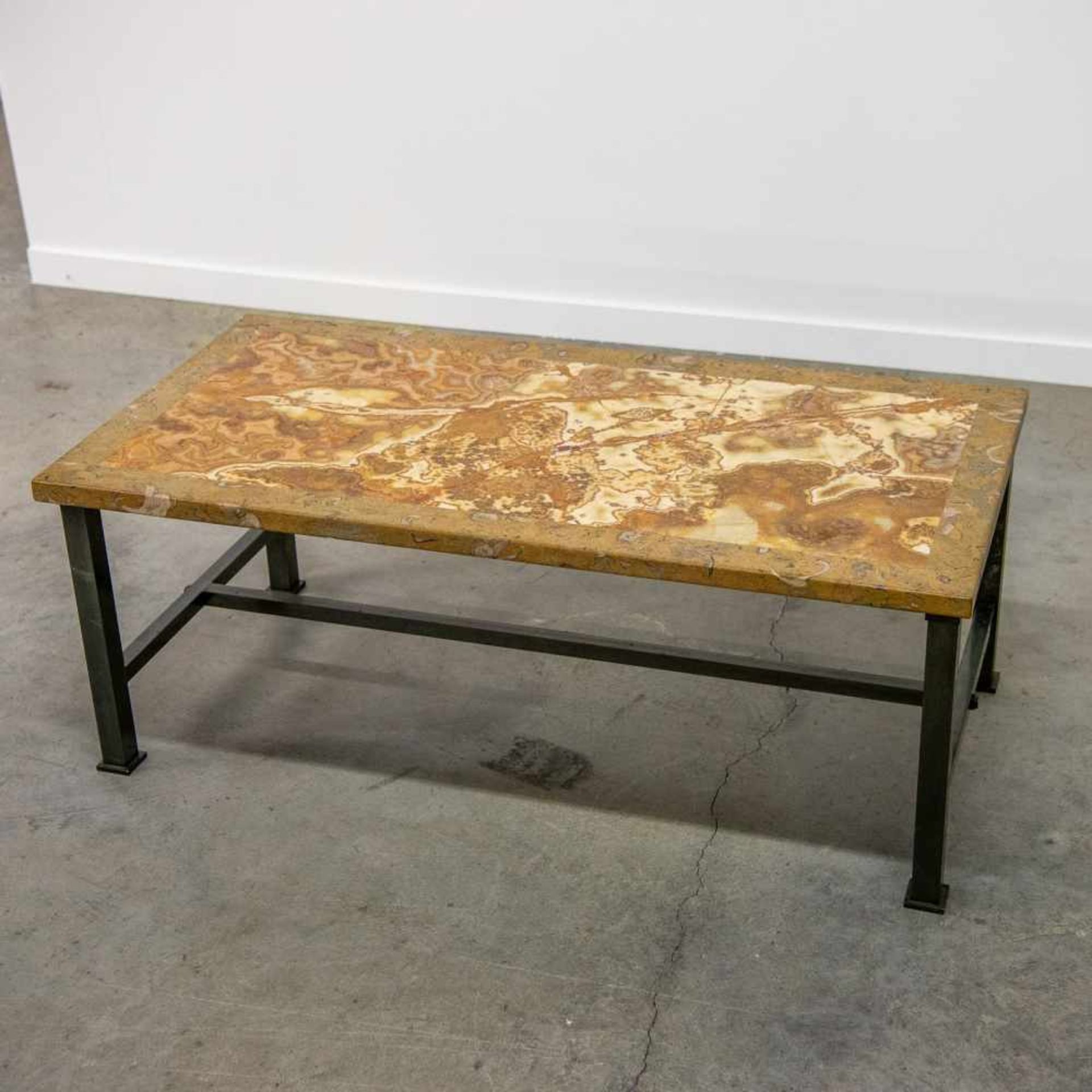 Coffee table, onyx top on metal base Length: 118 cm , Width: 60,5 cm, Hight: 46 cm, Diameter: 0 cm - Bild 8 aus 9