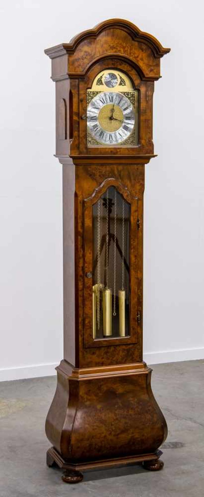 Standing clock with Westminster Chimes, made from burl veneer. Made around 1970. Length: 57 cm , - Bild 3 aus 6