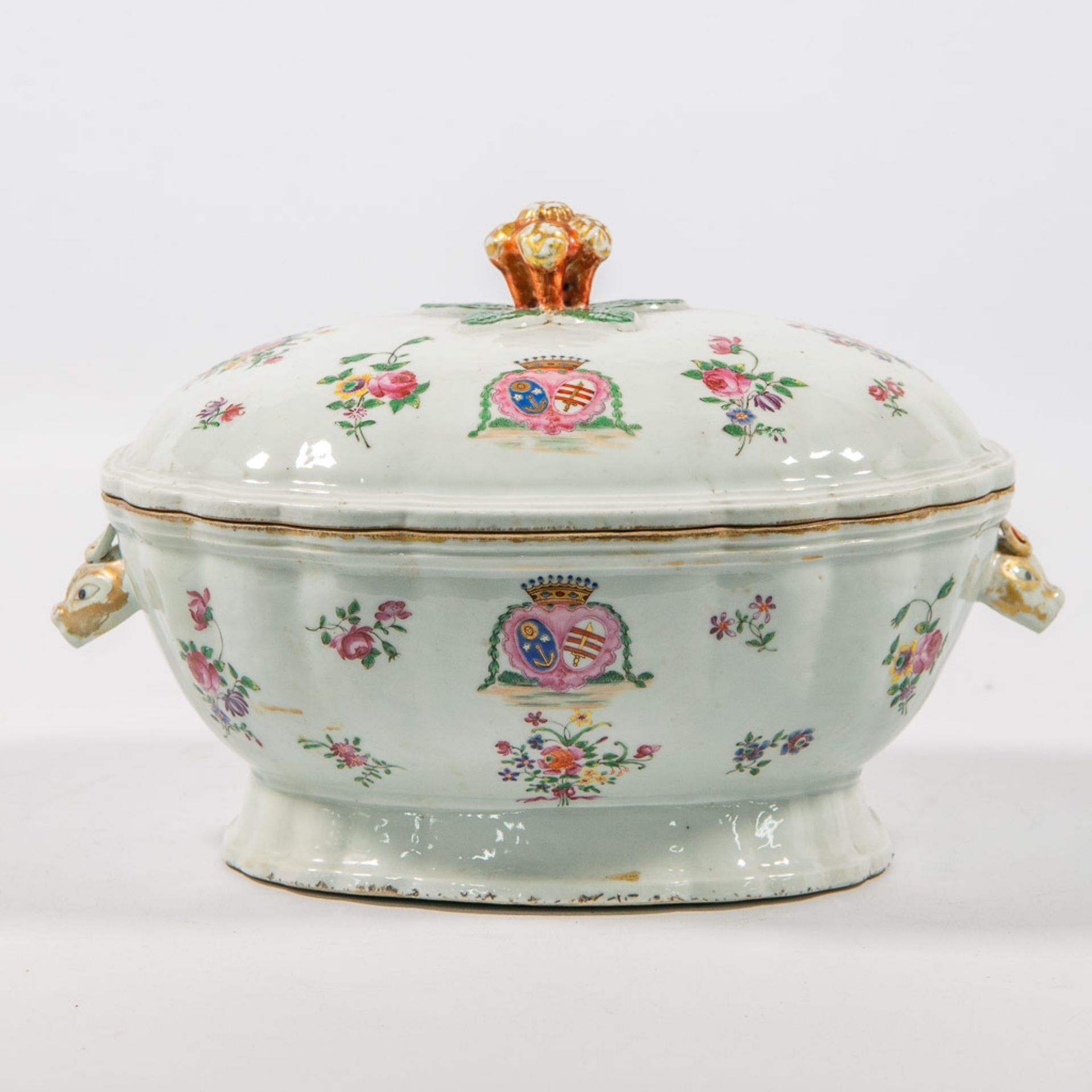 Tureen in the style of export porcelain.