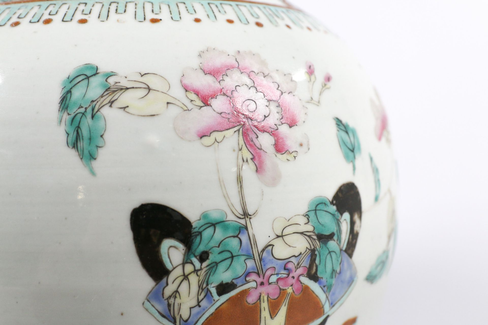 Chinese vase with cover, blue white - Image 13 of 13