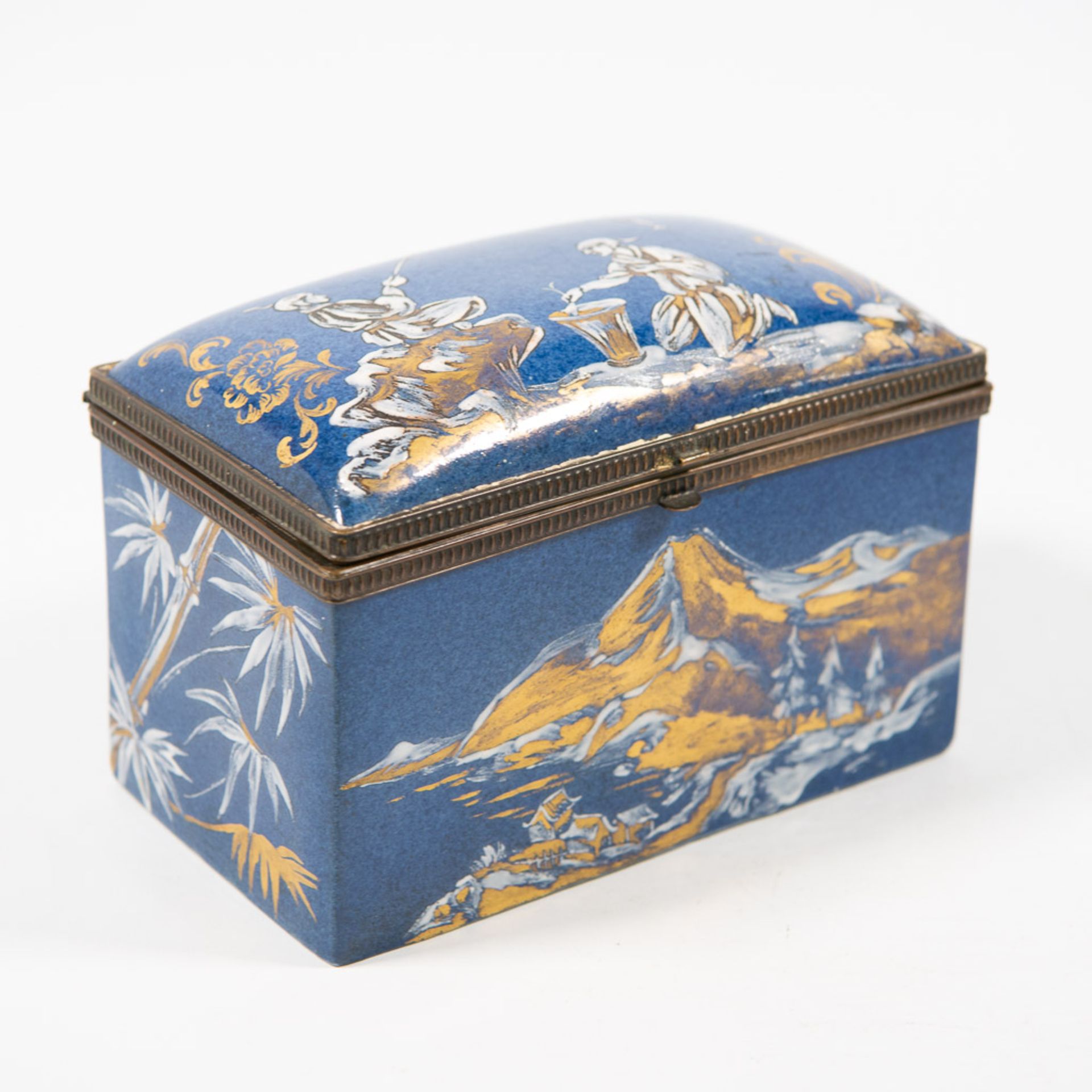 Porcelain jewelry box