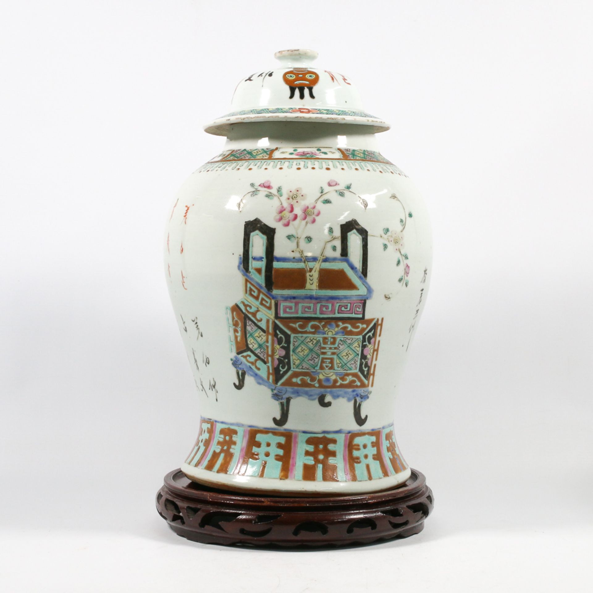Chinese vase with cover, blue white