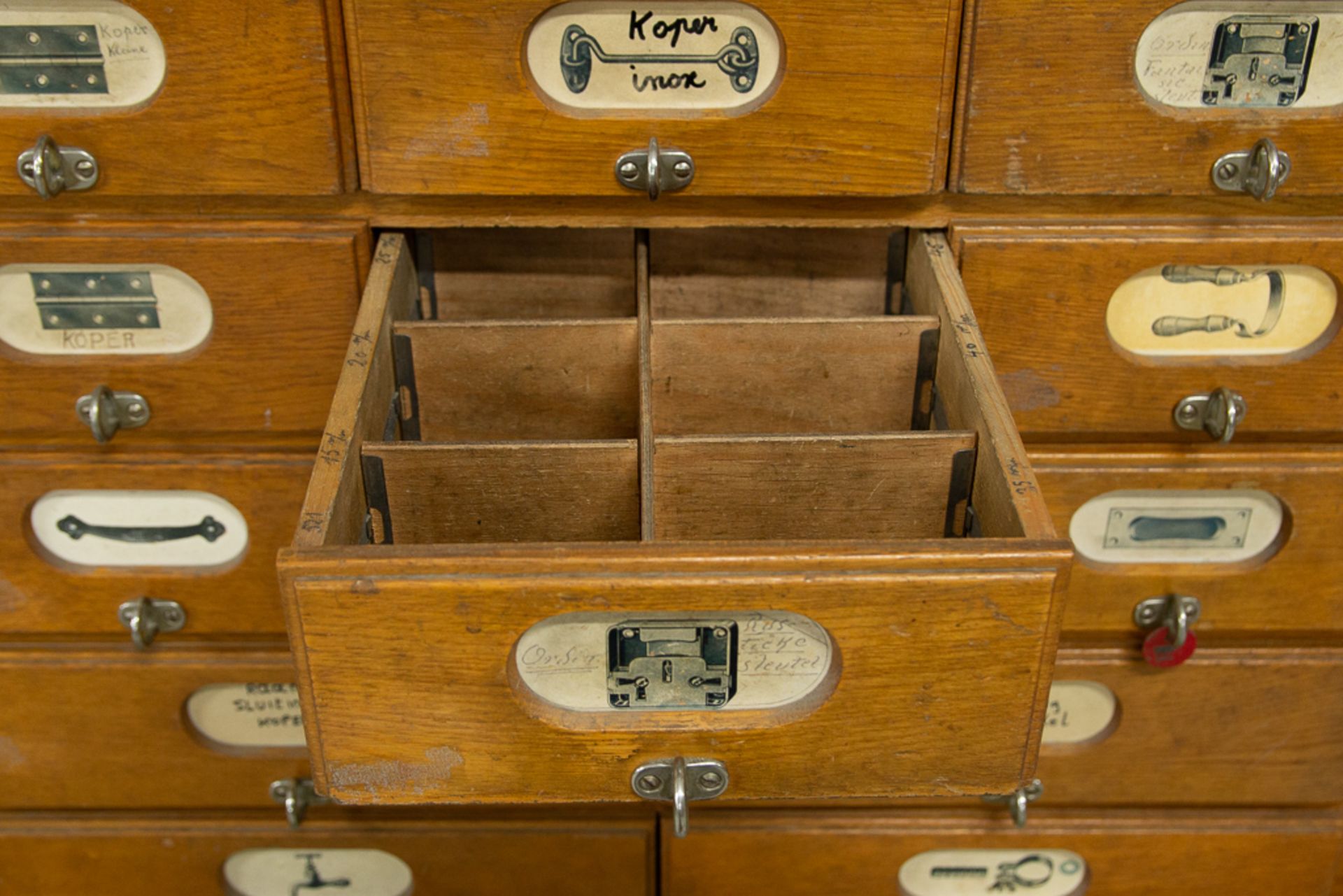 Large Quincaillerie, shop interior - Image 11 of 12