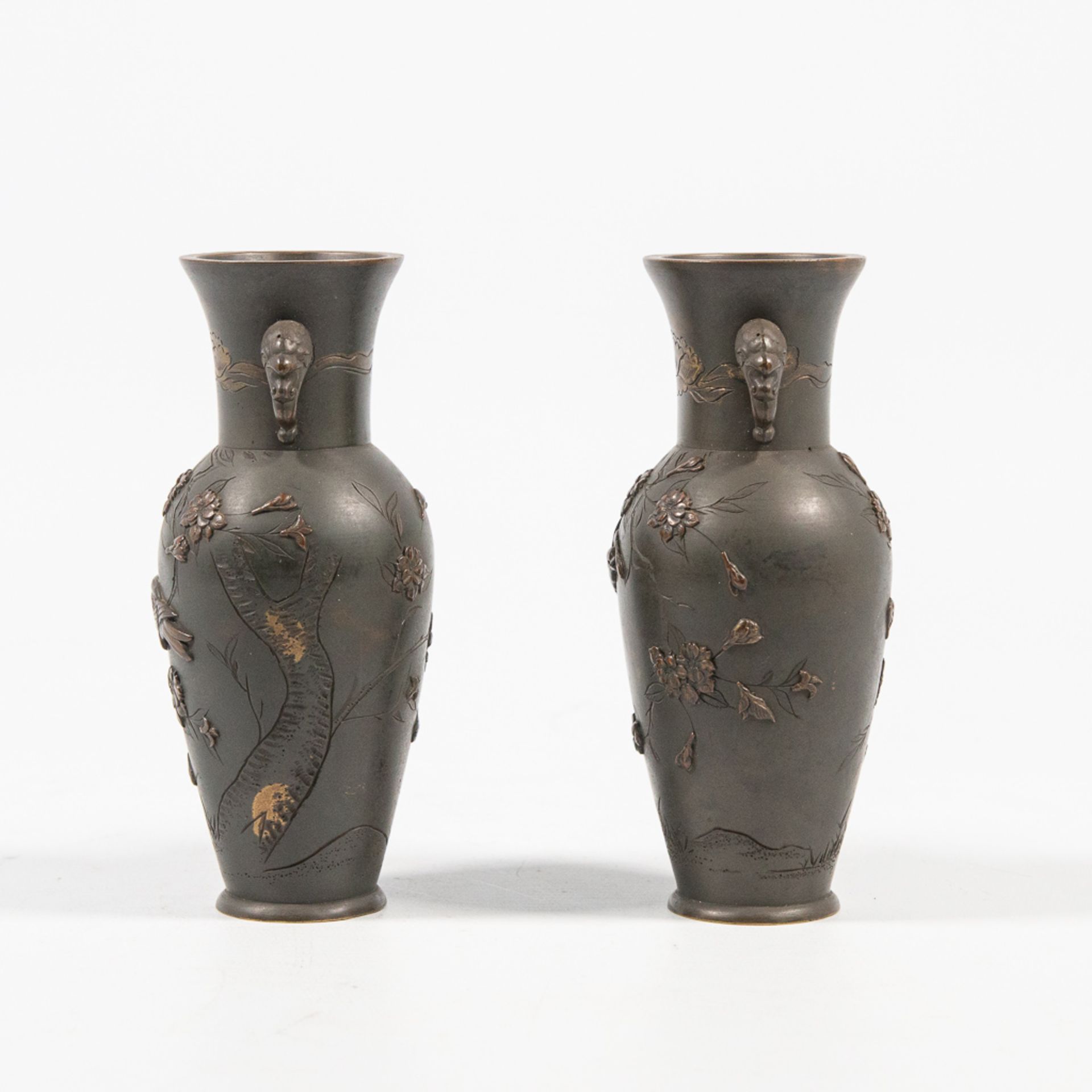 Pair of Japanese small vases. - Image 7 of 10