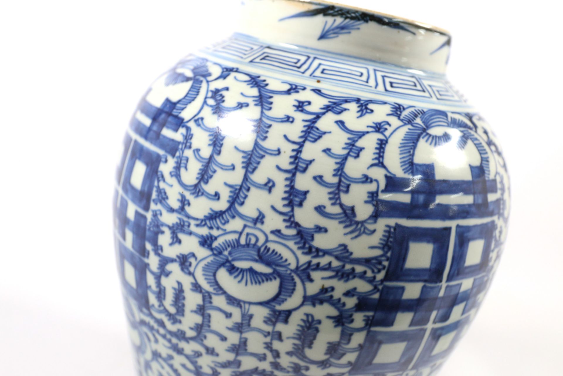 Chinese vase with cover, blue white - Image 10 of 14