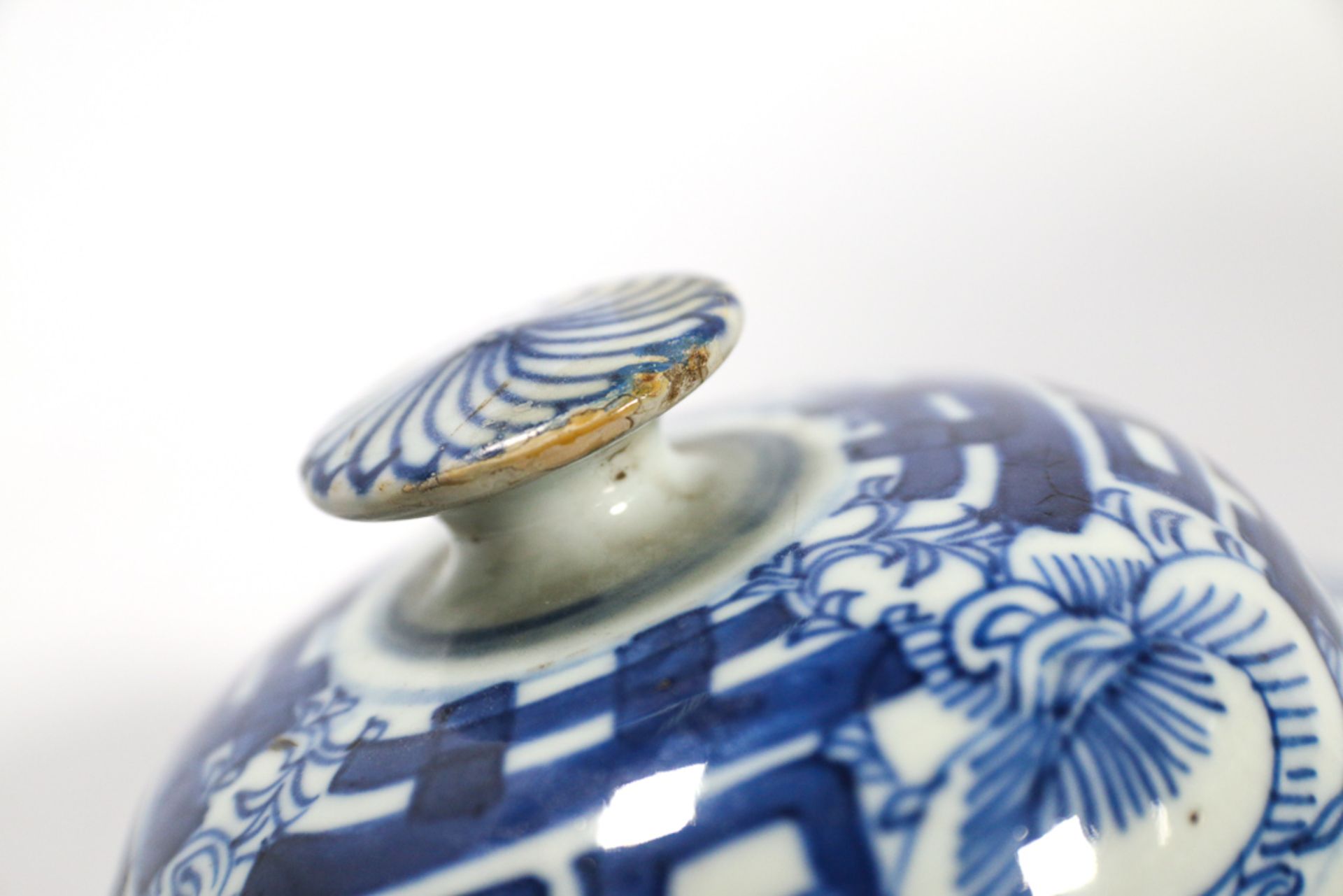 Chinese vase with cover, blue white - Image 14 of 14