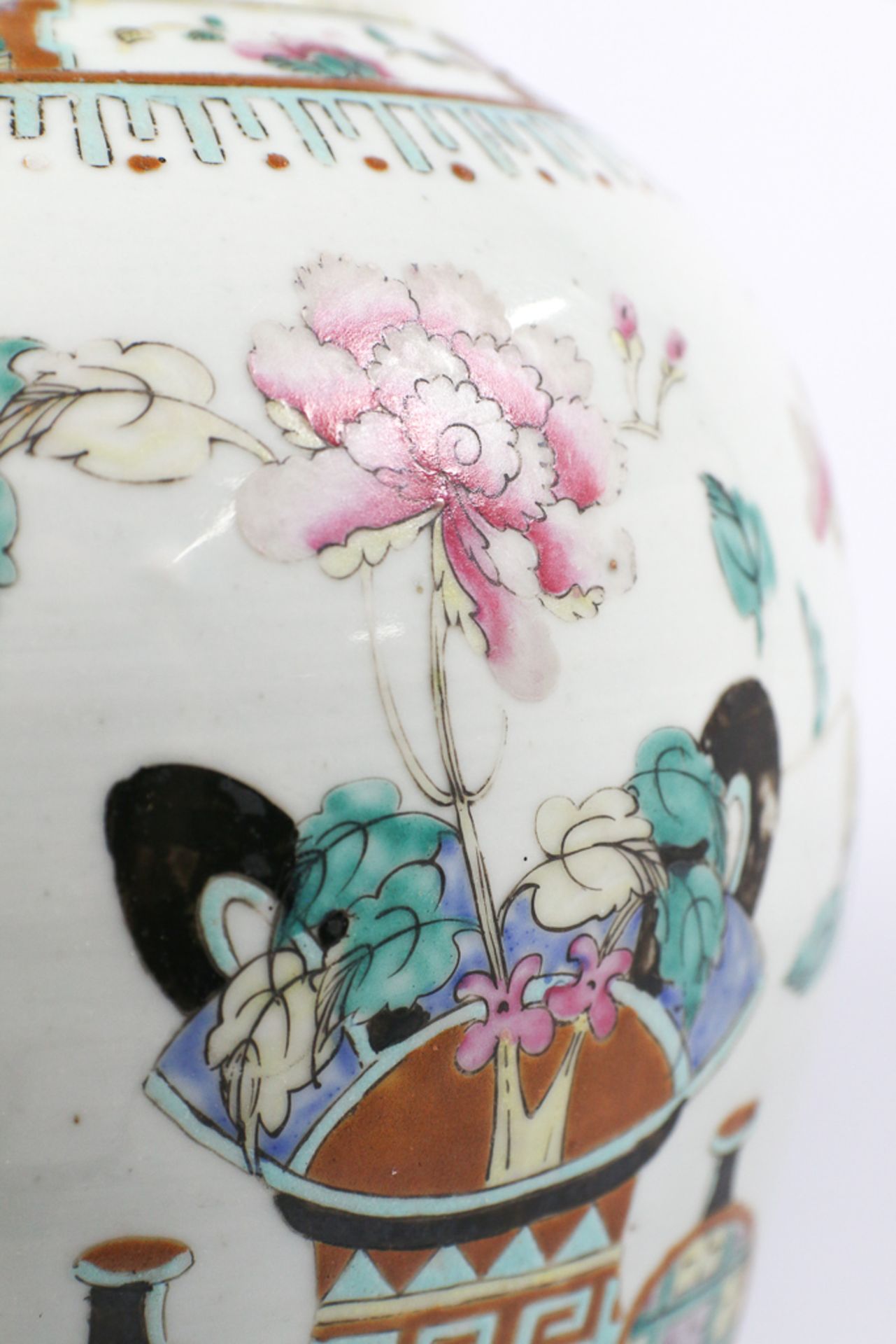 Chinese vase with cover, blue white - Image 7 of 13