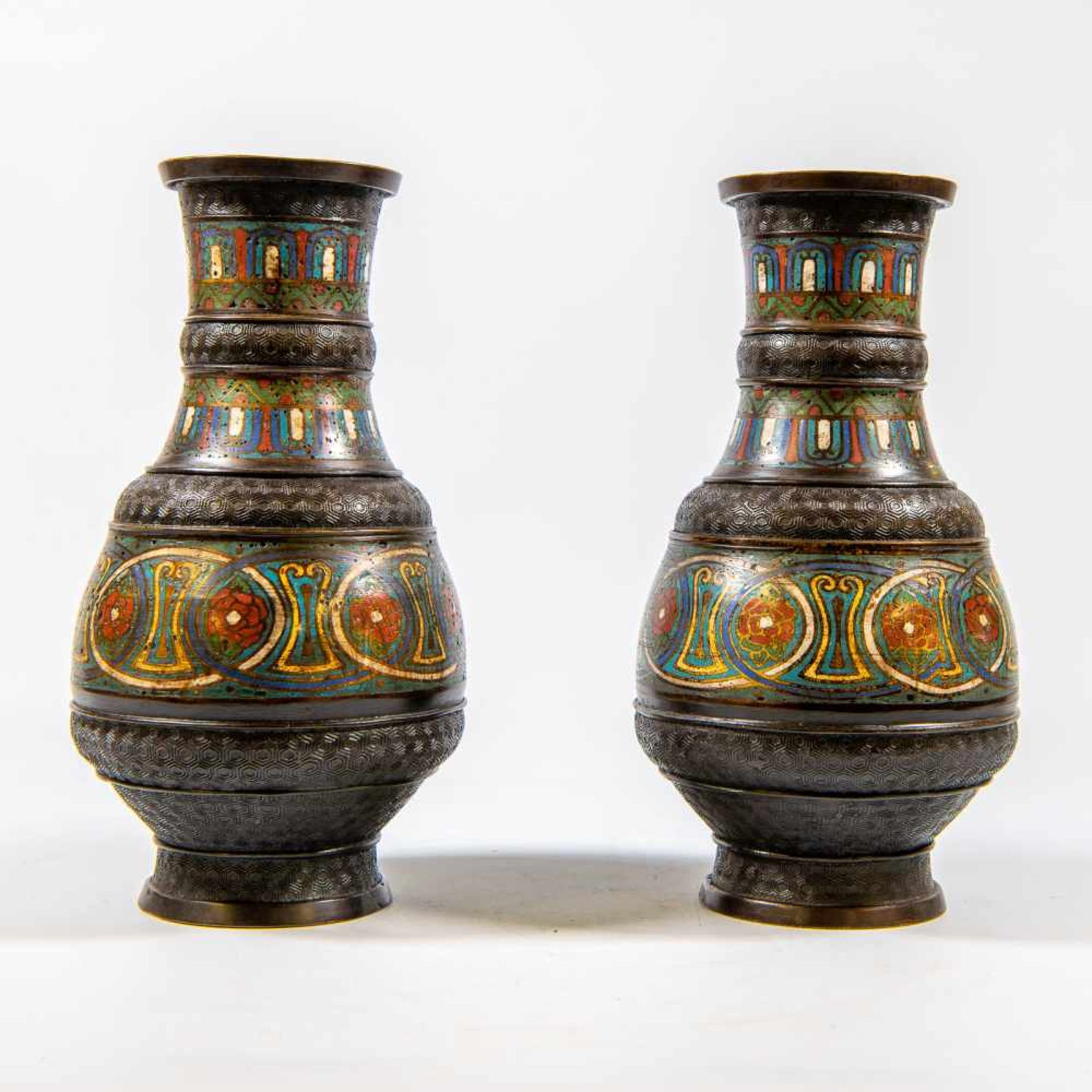 Pair of cloisonnÈ vases - Bild 11 aus 12