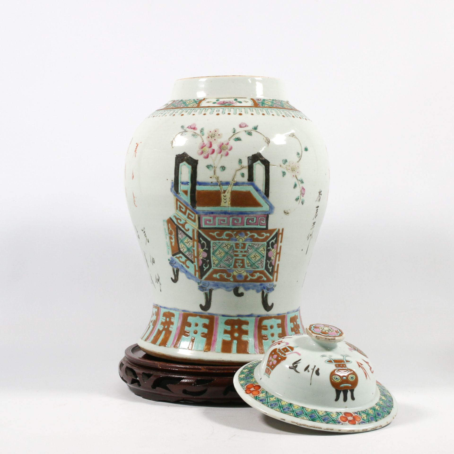 Chinese vase with cover, blue white - Image 9 of 13