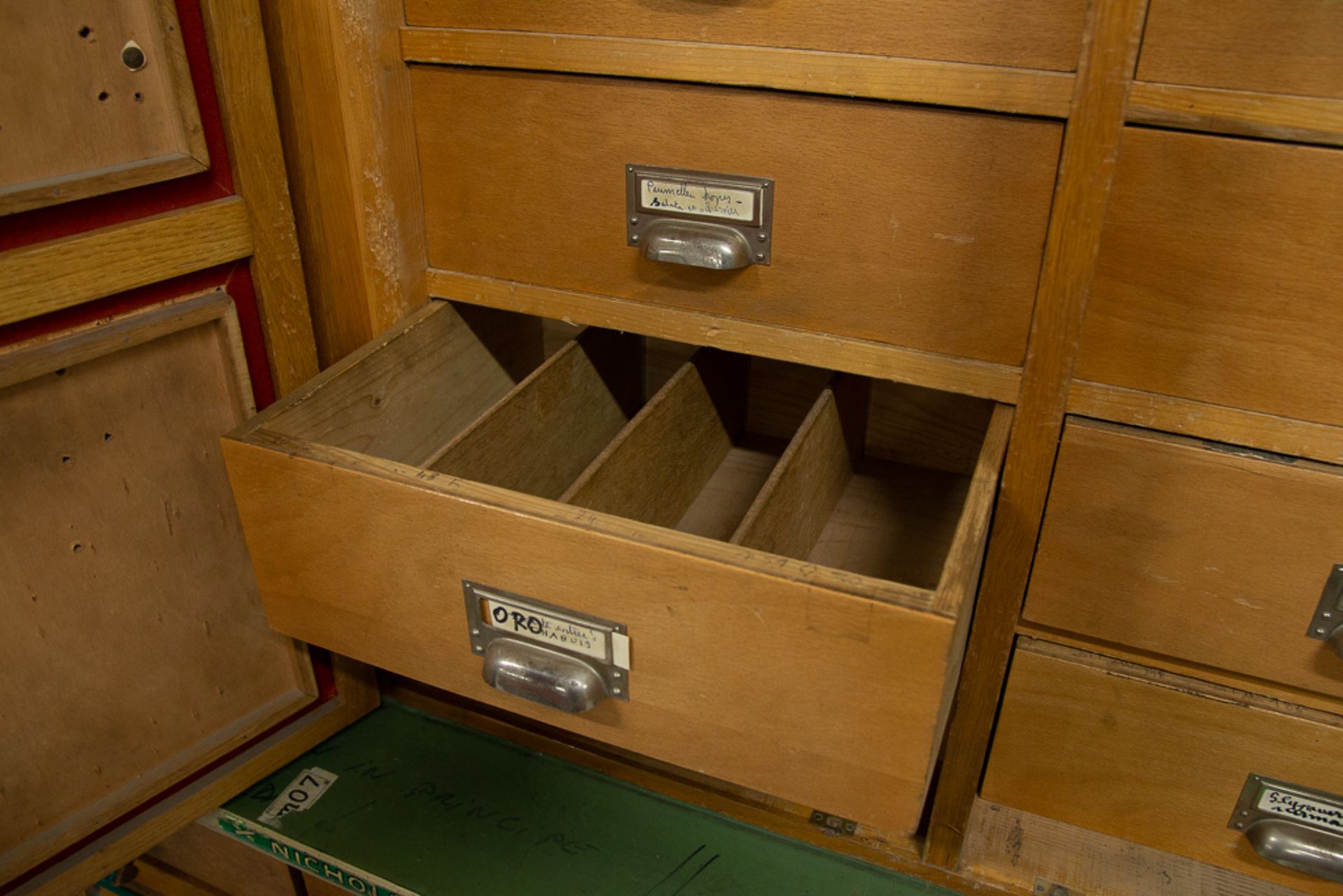 Large Quincaillerie, shop interior - Image 2 of 12