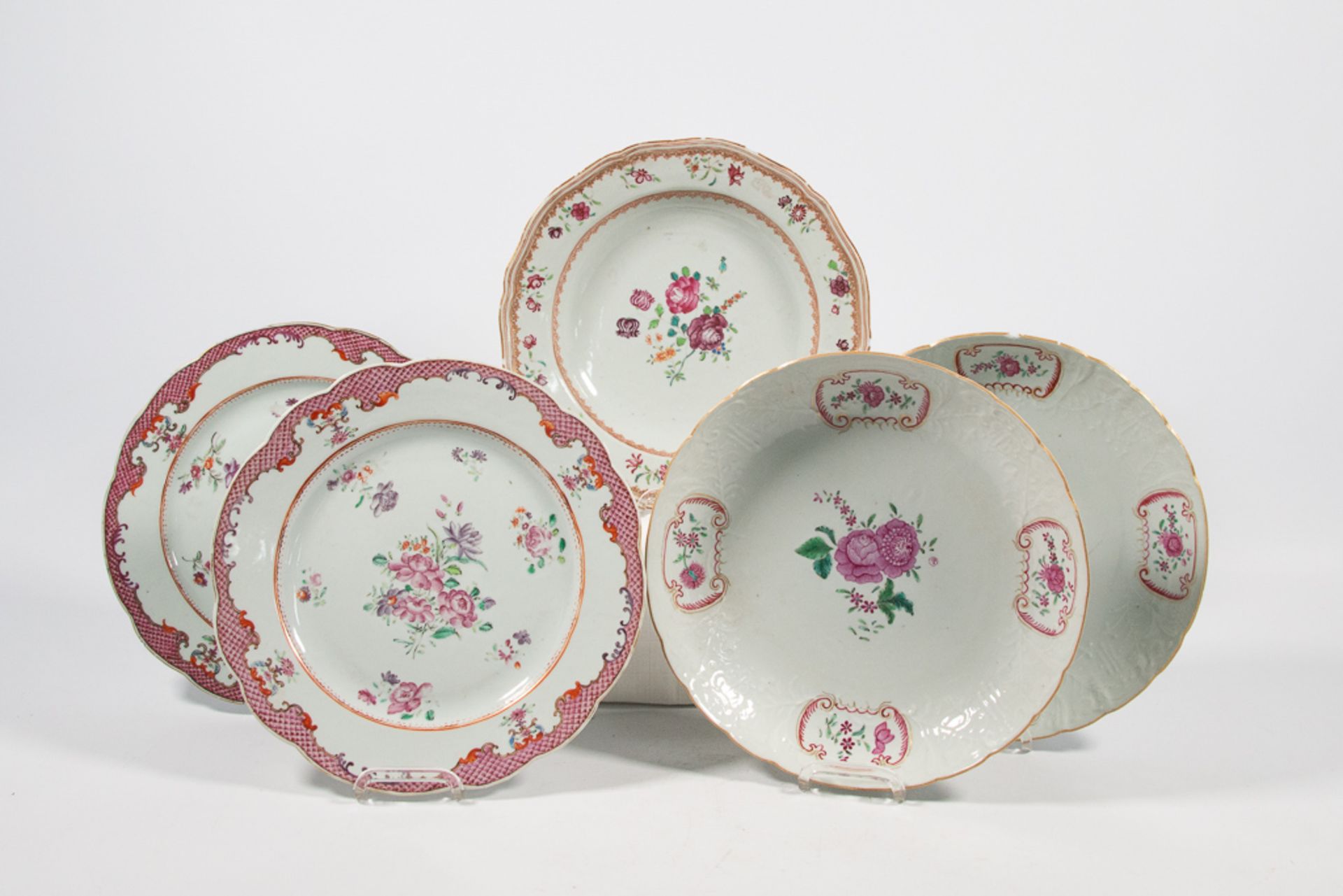 Collection of 5 Famille rose plates - Image 20 of 33